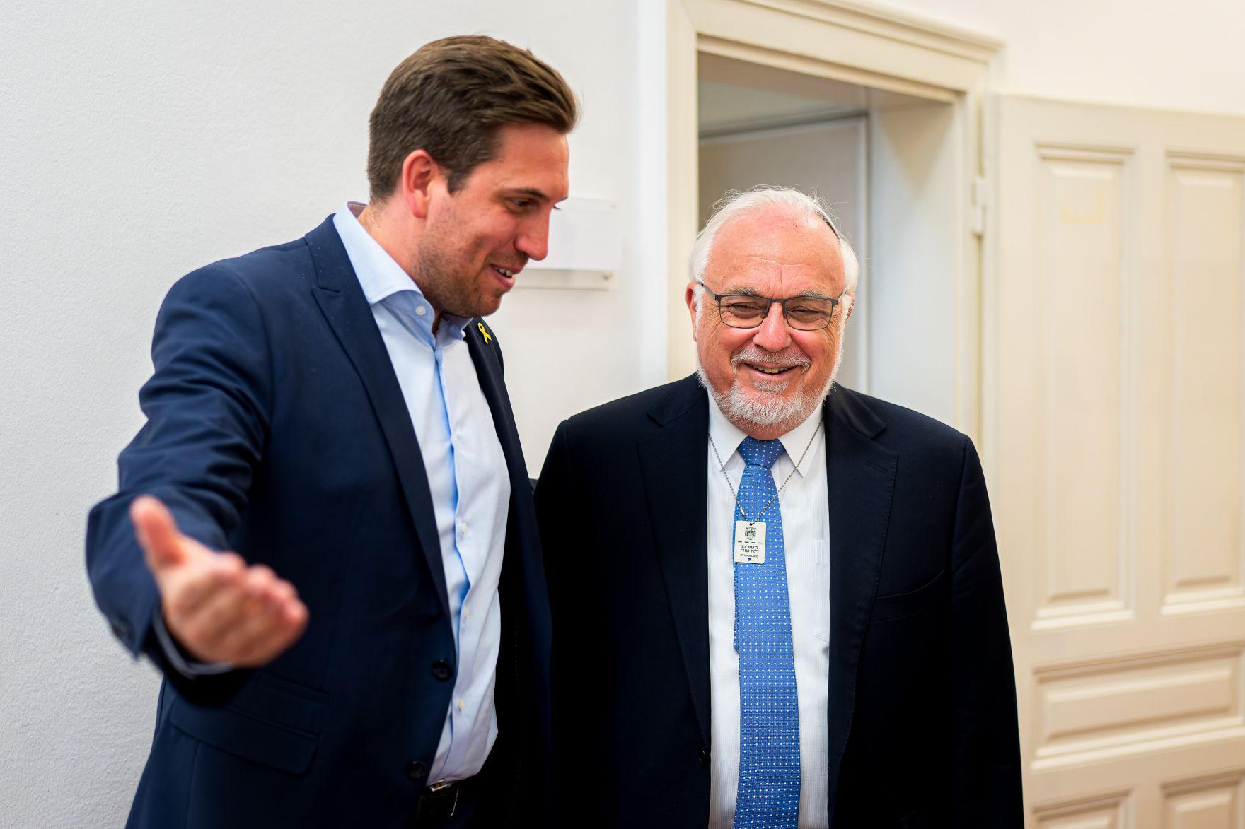 Am 12. Mai 2025 empfing Staatssekret&auml;r Alexander Pr&ouml;ll (l.) Abraham Cooper (r.) Rabbiner und stellvertretender Direktor des Simon Wiesenthal Centers in Los Angeles, zu einem Arbeitsgespr&auml;ch im Bundeskanzleramt.