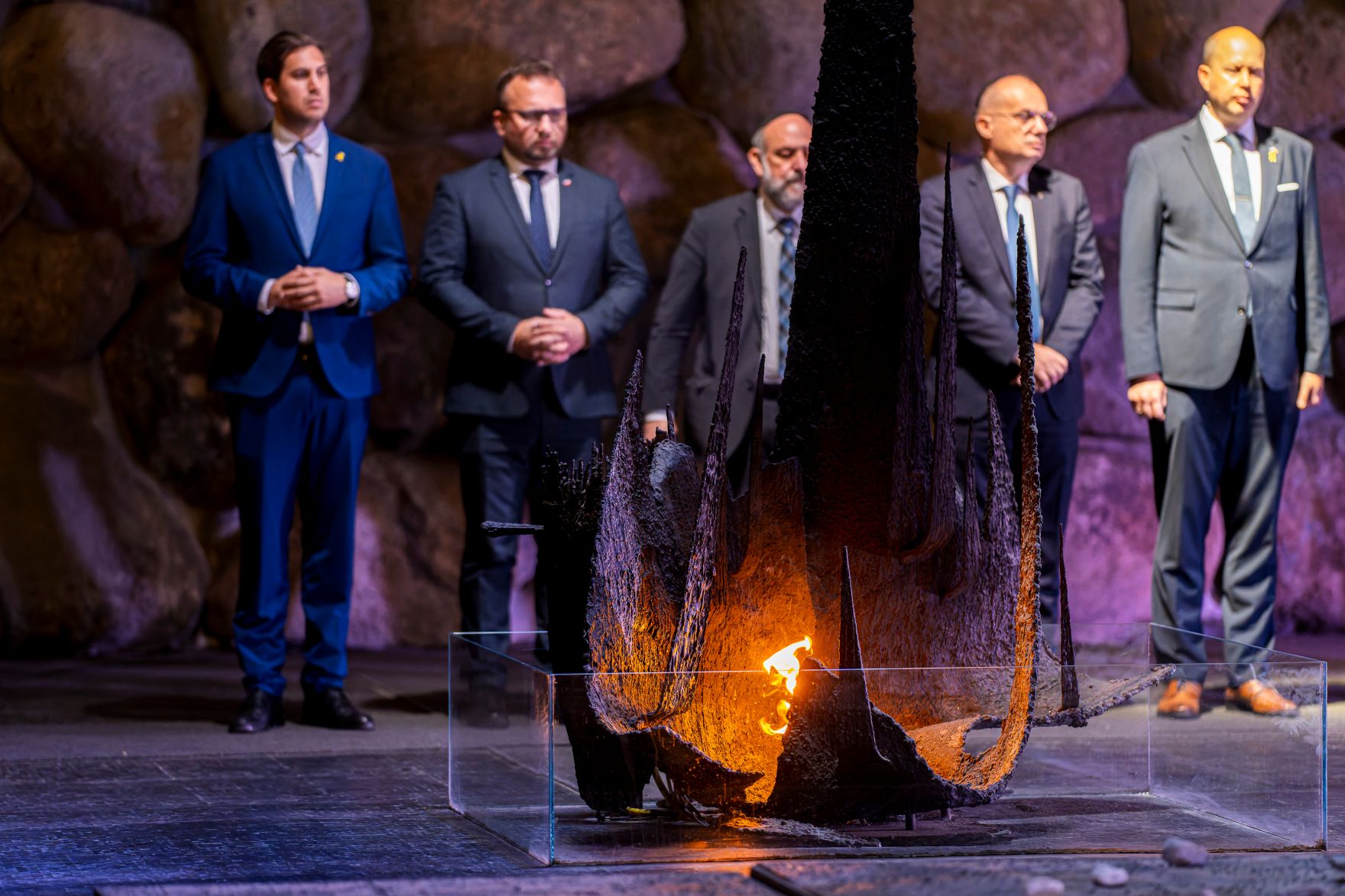 Am 26. Mai 2025 reiste Staatssekret&auml;r Alexander Pr&ouml;ll (l.) zu einem mehrt&auml;gigen Arbeitsbesuch nach Israel. Im Bild beim Besuch des &bdquo;Yad Vashem - The World Holocaust Remembrance Center&ldquo;.