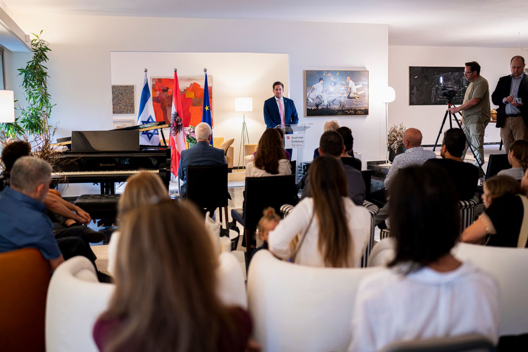 Am 26. Mai 2025 reiste Staatssekret&auml;r Alexander Pr&ouml;ll zu einem mehrt&auml;gigen Arbeitsbesuch nach Israel. Im Bild bei der &Uuml;berreichung der Staatsb&uuml;rgerschaft gem&auml;&szlig; &sect;58c.