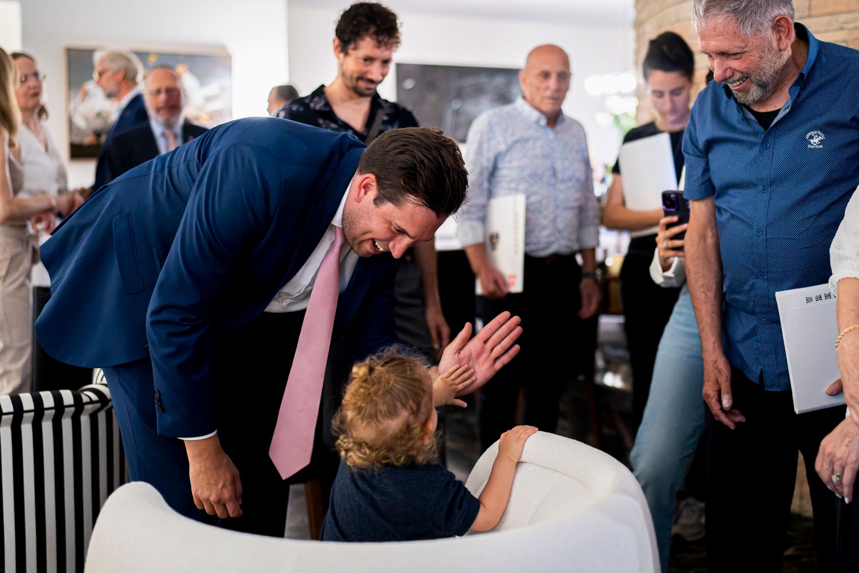Am 26. Mai 2025 reiste Staatssekret&auml;r Alexander Pr&ouml;ll (m.l.) zu einem mehrt&auml;gigen Arbeitsbesuch nach Israel. Im Bild bei der &Uuml;berreichung der Staatsb&uuml;rgerschaft gem&auml;&szlig; &sect;58c.