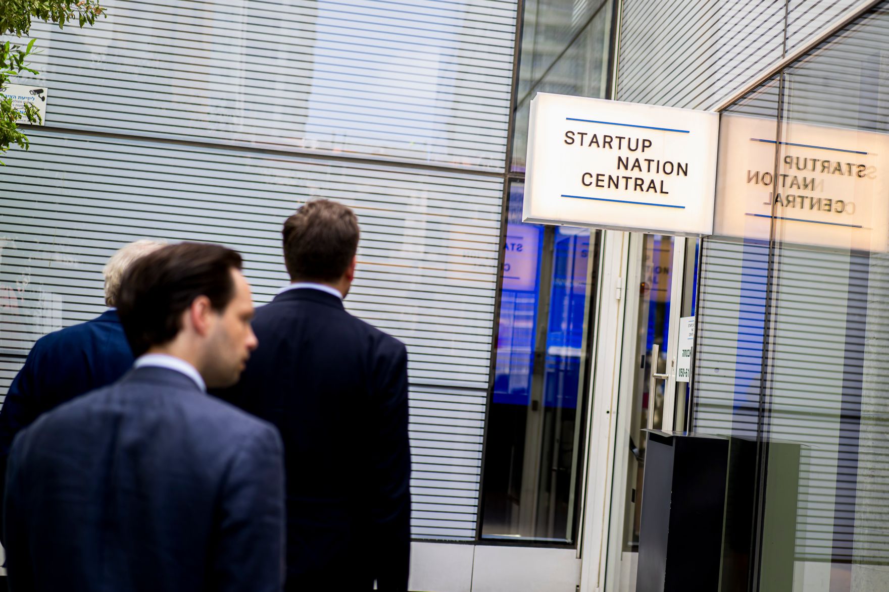 Am 26. Mai 2025 reiste Staatssekret&auml;r Alexander Pr&ouml;ll (r.) zu einem mehrt&auml;gigen Arbeitsbesuch nach Israel. Im Bild beim Besuch des Start-up Nation Central.