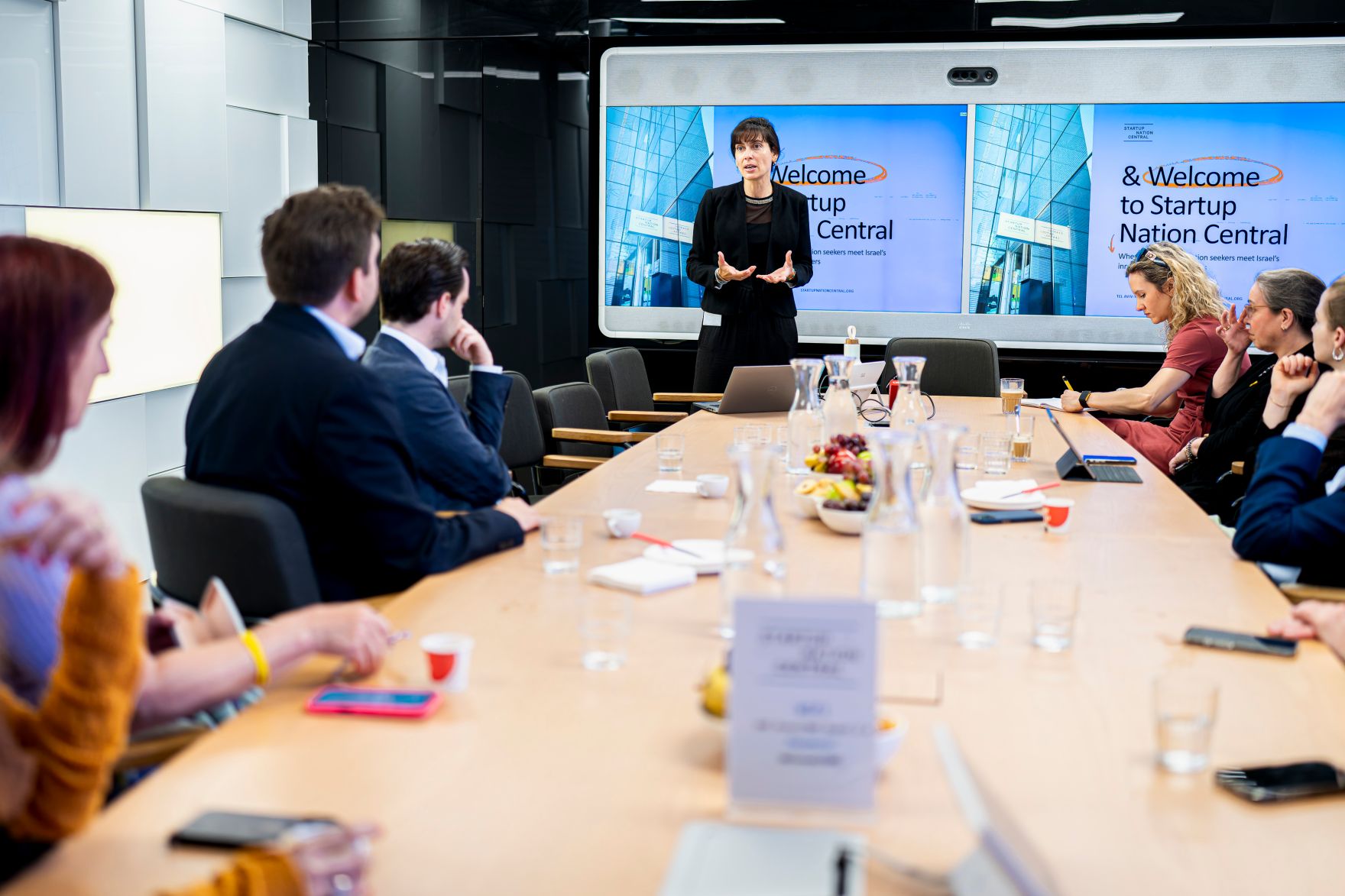 Am 26. Mai 2025 reiste Staatssekret&auml;r Alexander Pr&ouml;ll (2.v.l.) zu einem mehrt&auml;gigen Arbeitsbesuch nach Israel. Im Bild beim Besuch des Start-up Nation Central.