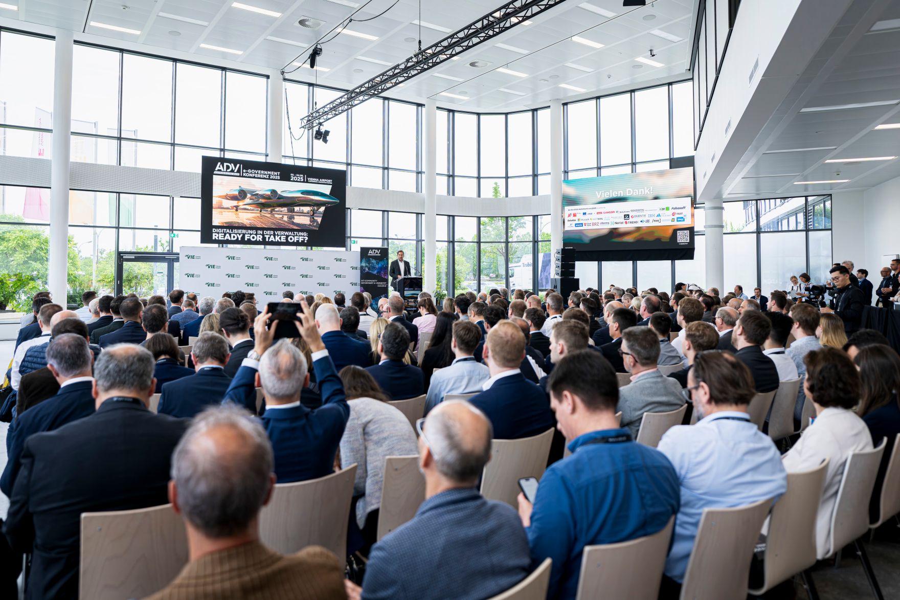 Am 3. Juni 2025 nahm Staatssekret&auml;r Alexander Pr&ouml;ll an der ADV e-Government Konferenz 2025 im &bdquo;Vienna Airport Conference &amp; Innovation Center&ldquo; teil.