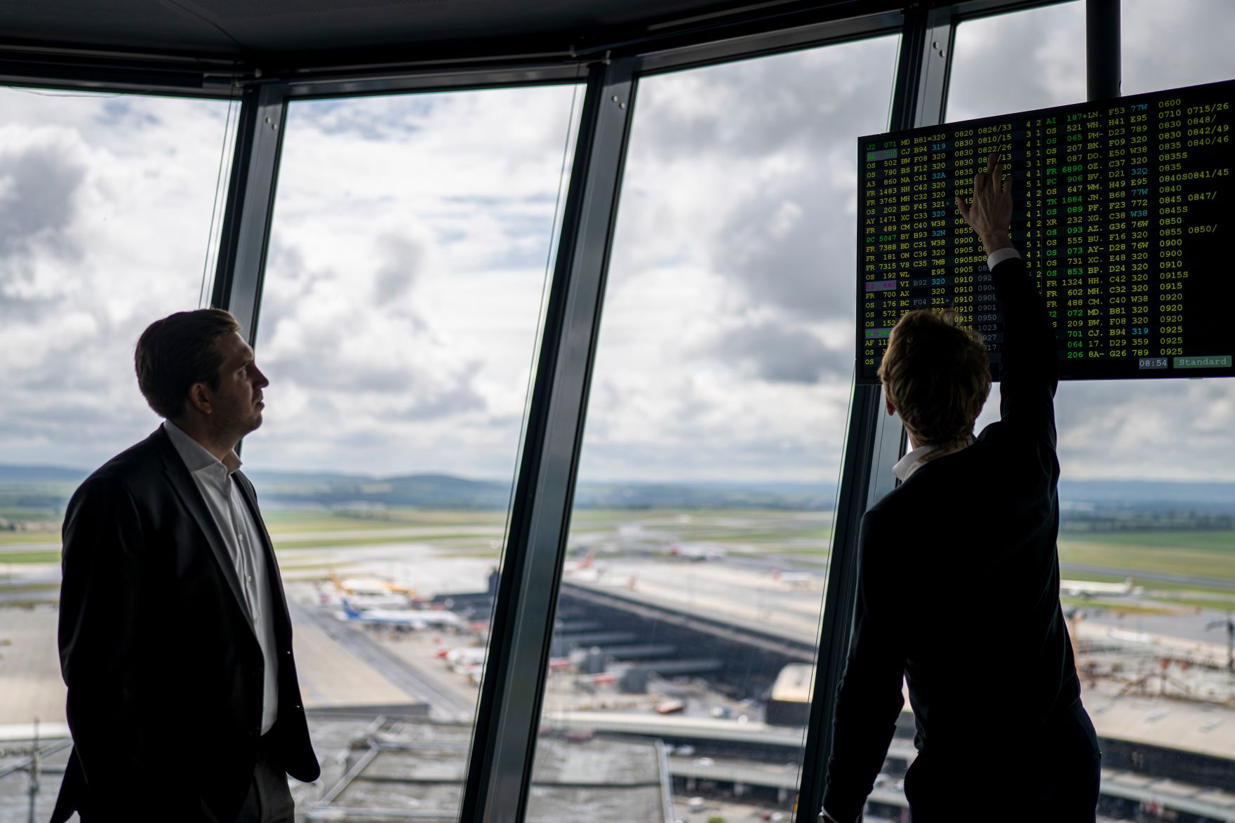 Am 3. Juni 2025 nahm Staatssekret&auml;r Alexander Pr&ouml;ll (l.) an der ADV e-Government Konferenz 2025 im &bdquo;Vienna Airport Conference &amp; Innovation Center&ldquo; teil.