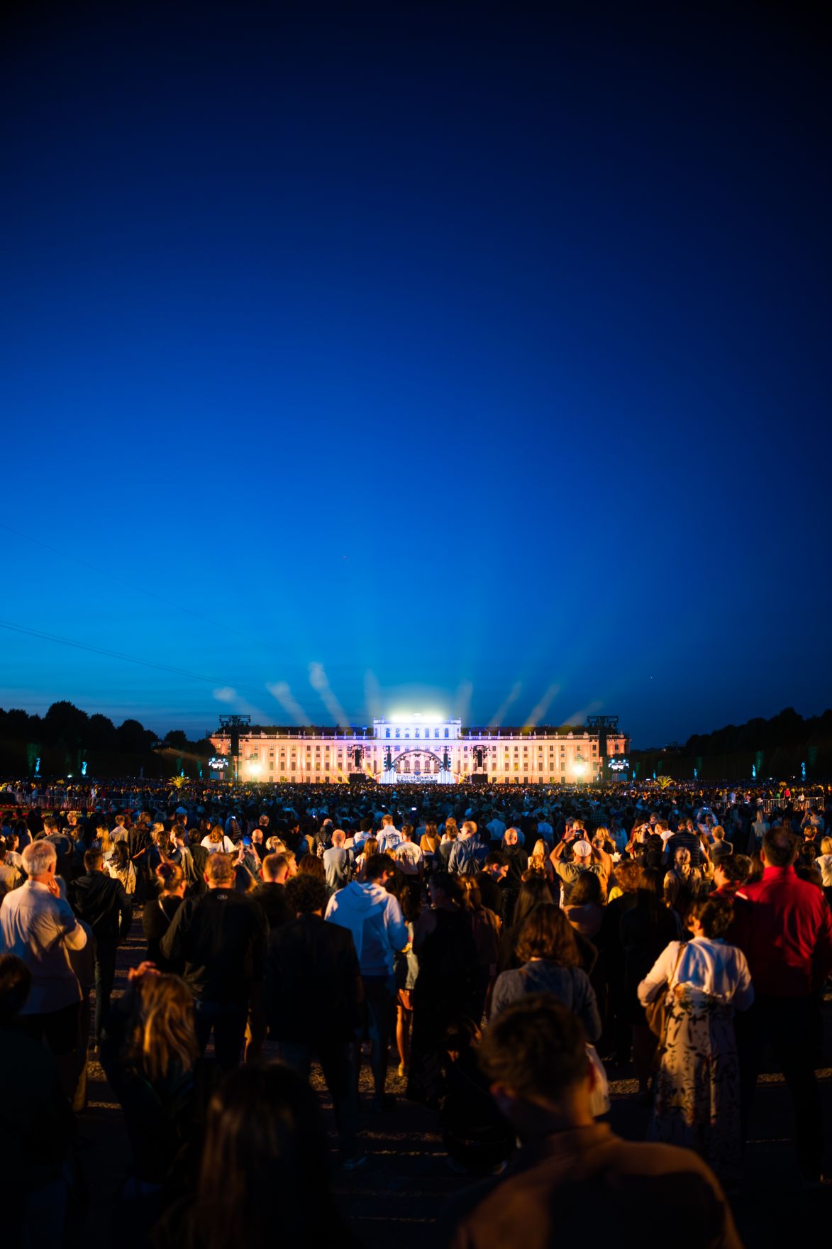 Am 13. Juni 2025 besuchte Staatssekret&auml;r Alexander Pr&ouml;ll das Sommernachtskonzert im Sch&ouml;nbrunner Schlosspark.