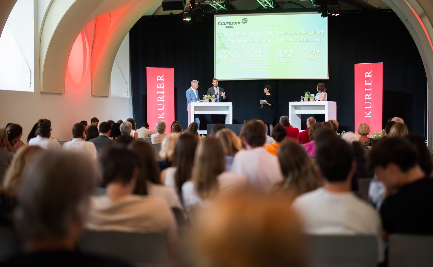 Am 17. Juni 2025 nahm Staatssekret&auml;r Alexander Pr&ouml;ll (m.l.) an dem &bdquo;Speak Out Festival&ldquo; von Kurier Futurezone im MuseumsQuartier Wien teil. Im Bild bei einer Paneldiskussion.