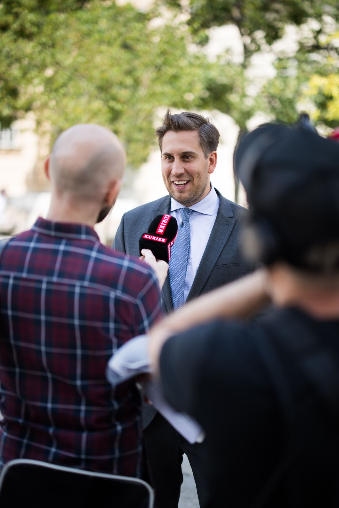 Am 17. Juni 2025 nahm Staatssekret&auml;r Alexander Pr&ouml;ll (m.) an dem &bdquo;Speak Out Festival&ldquo; von Kurier Futurezone im MuseumsQuartier Wien teil.