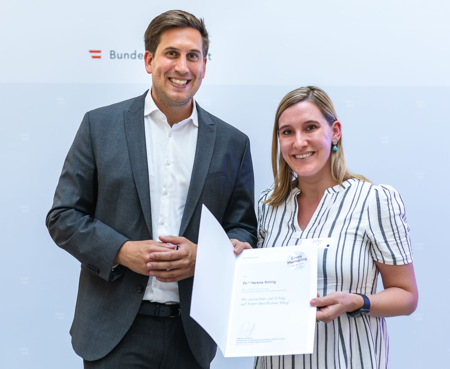 Am 23. Juni 2025 nahm Staatssekret&auml;r Alexander Pr&ouml;ll (l.) an der Abschlussveranstaltung des &bdquo;Cross Mentoring" Programms Jahrgang 2024/25 teil.