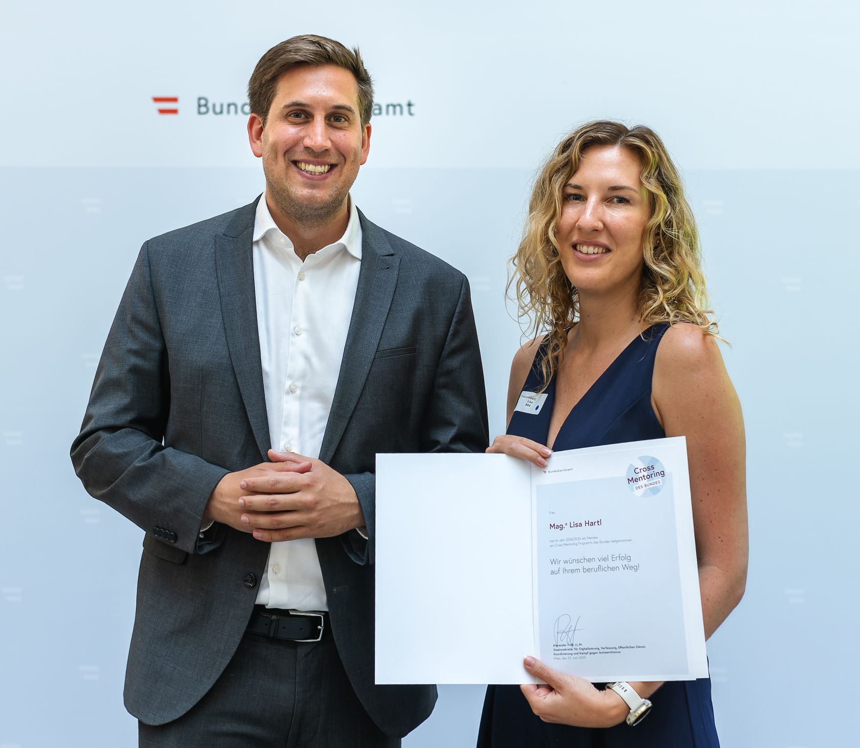 Am 23. Juni 2025 nahm Staatssekret&auml;r Alexander Pr&ouml;ll (l.) an der Abschlussveranstaltung des &bdquo;Cross Mentoring" Programms Jahrgang 2024/25 teil.