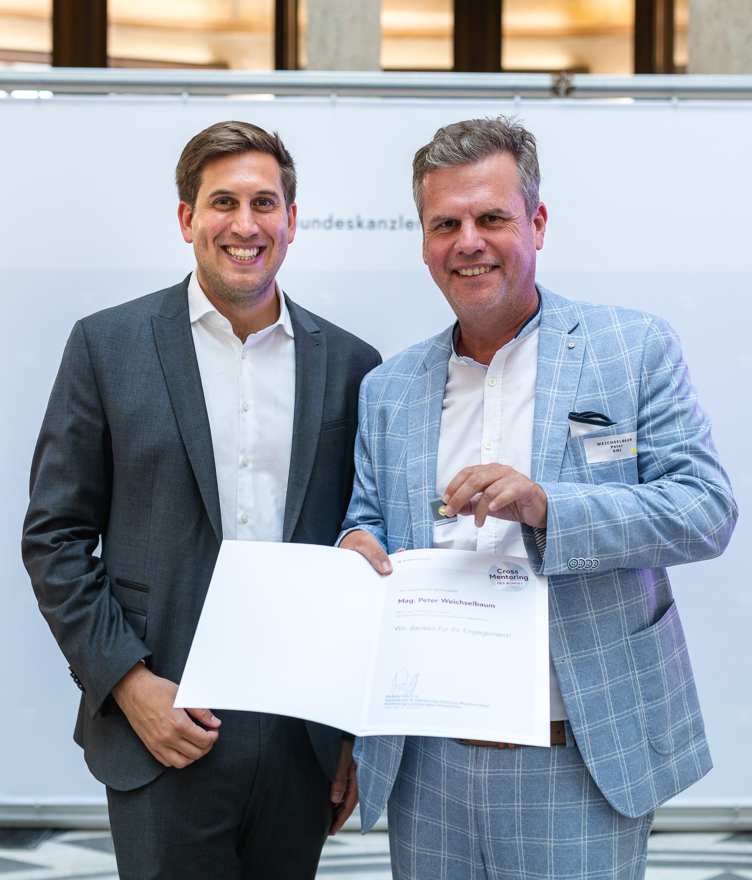 Am 23. Juni 2025 nahm Staatssekret&auml;r Alexander Pr&ouml;ll (l.) an der Abschlussveranstaltung des &bdquo;Cross Mentoring" Programms Jahrgang 2024/25 teil.