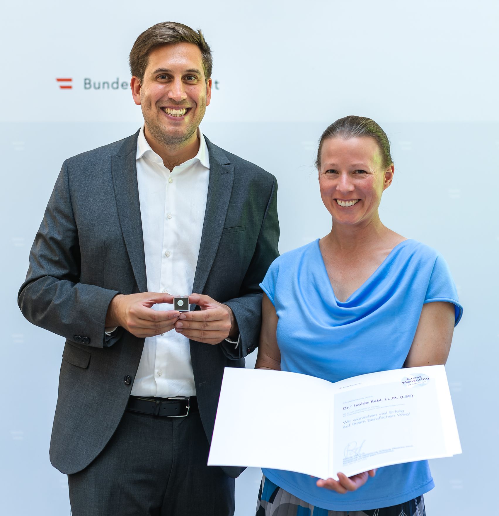 Am 23. Juni 2025 nahm Staatssekret&auml;r Alexander Pr&ouml;ll (l.) an der Abschlussveranstaltung des &bdquo;Cross Mentoring" Programms Jahrgang 2024/25 teil.