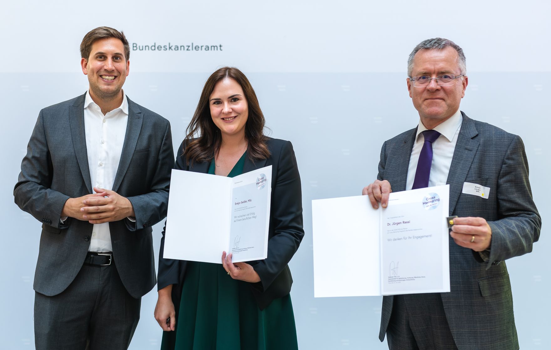 Am 23. Juni 2025 nahm Staatssekret&auml;r Alexander Pr&ouml;ll (l.) an der Abschlussveranstaltung des &bdquo;Cross Mentoring" Programms Jahrgang 2024/25 teil.