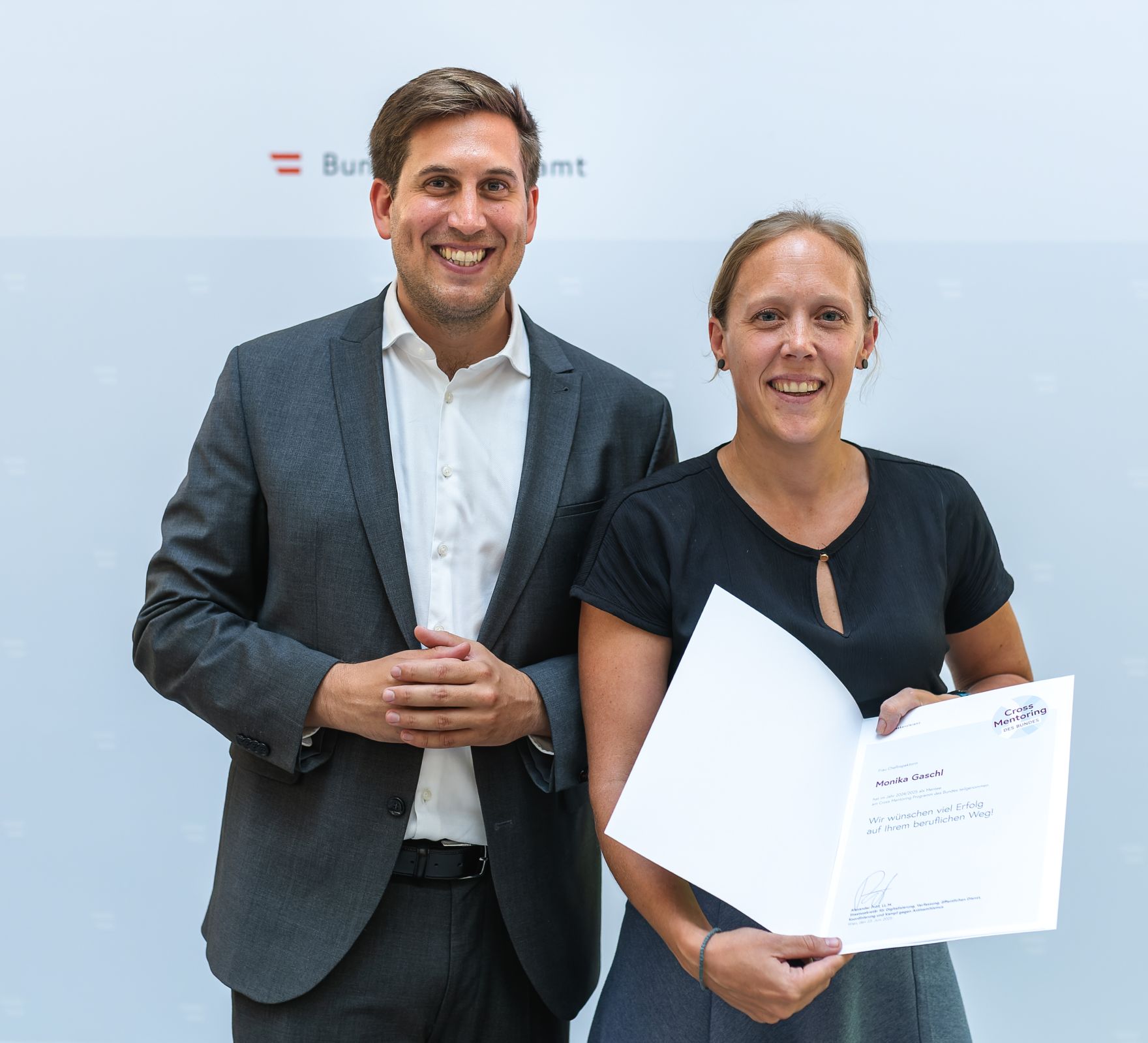 Am 23. Juni 2025 nahm Staatssekret&auml;r Alexander Pr&ouml;ll (l.) an der Abschlussveranstaltung des &bdquo;Cross Mentoring" Programms Jahrgang 2024/25 teil.