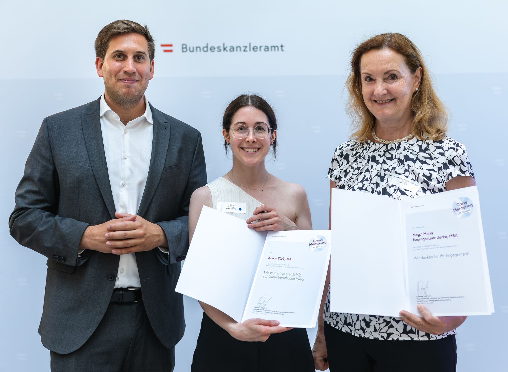 Am 23. Juni 2025 nahm Staatssekret&auml;r Alexander Pr&ouml;ll (l.) an der Abschlussveranstaltung des &bdquo;Cross Mentoring" Programms Jahrgang 2024/25 teil.