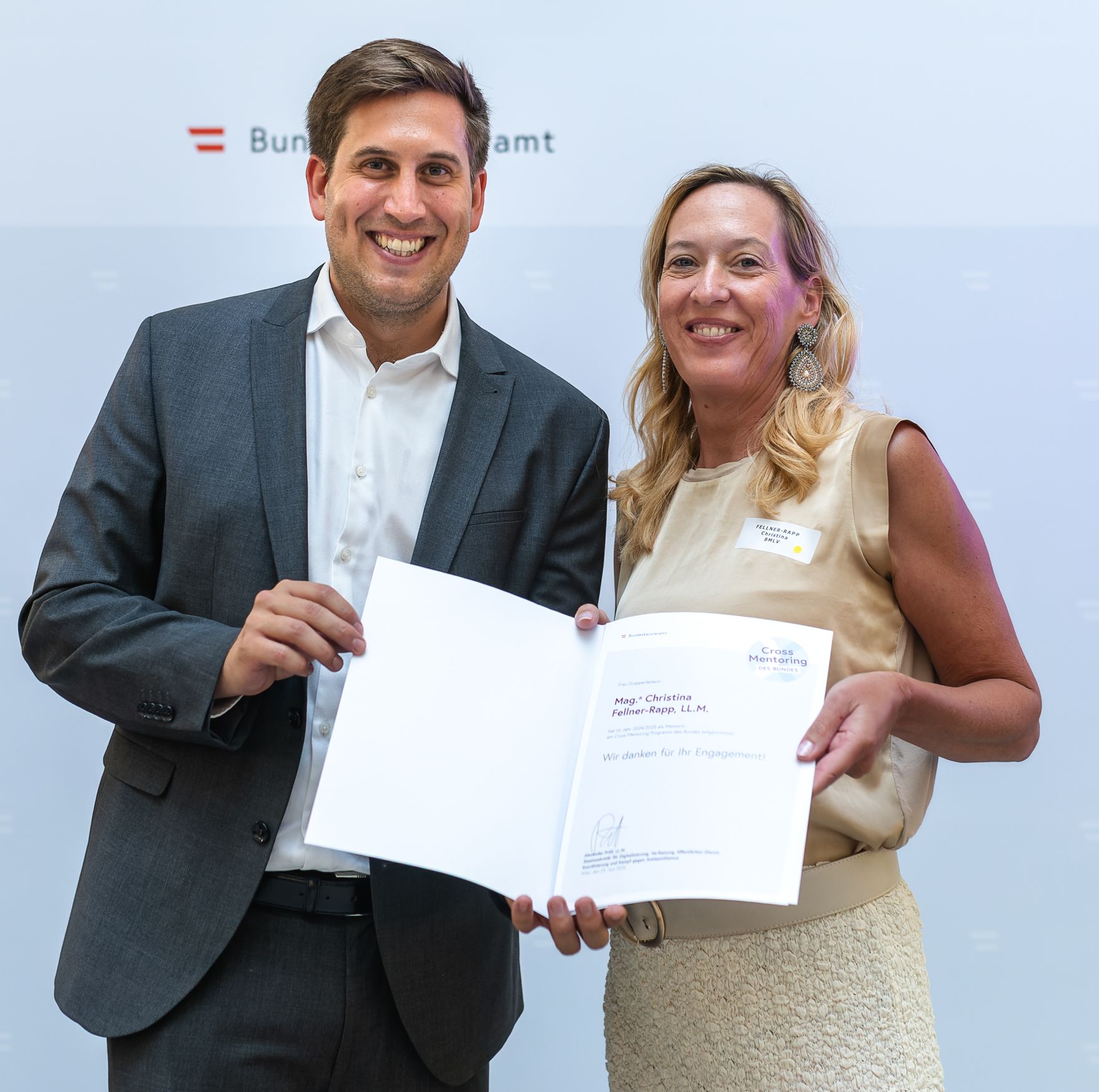 Am 23. Juni 2025 nahm Staatssekret&auml;r Alexander Pr&ouml;ll (l.) an der Abschlussveranstaltung des &bdquo;Cross Mentoring" Programms Jahrgang 2024/25 teil.