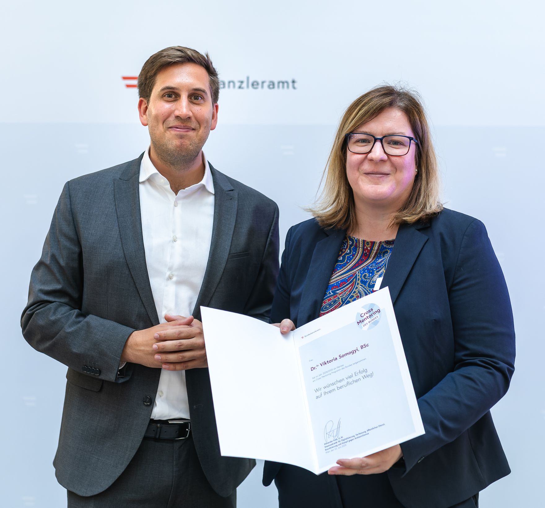 Am 23. Juni 2025 nahm Staatssekret&auml;r Alexander Pr&ouml;ll (l.) an der Abschlussveranstaltung des &bdquo;Cross Mentoring" Programms Jahrgang 2024/25 teil.