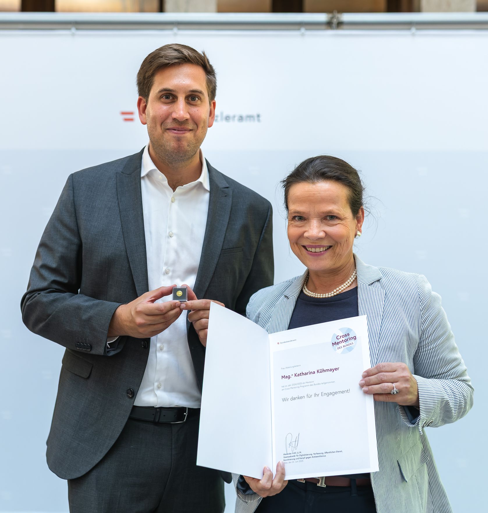 Am 23. Juni 2025 nahm Staatssekret&auml;r Alexander Pr&ouml;ll (l.) an der Abschlussveranstaltung des &bdquo;Cross Mentoring" Programms Jahrgang 2024/25 teil.