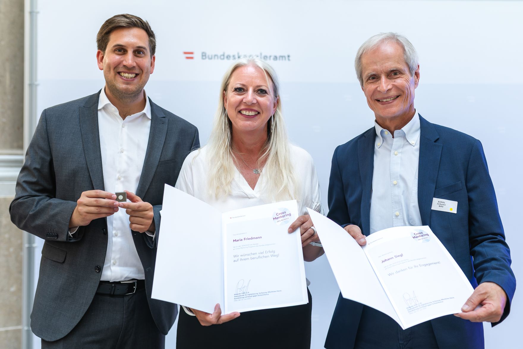 Am 23. Juni 2025 nahm Staatssekret&auml;r Alexander Pr&ouml;ll (l.) an der Abschlussveranstaltung des &bdquo;Cross Mentoring" Programms Jahrgang 2024/25 teil.