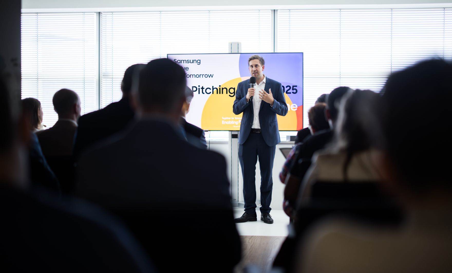 Am 24. Juni 2025 besuchte Staatssekret&auml;r Alexander Pr&ouml;ll (m.) die Samsung Electronics Austria GmbH in Wien.