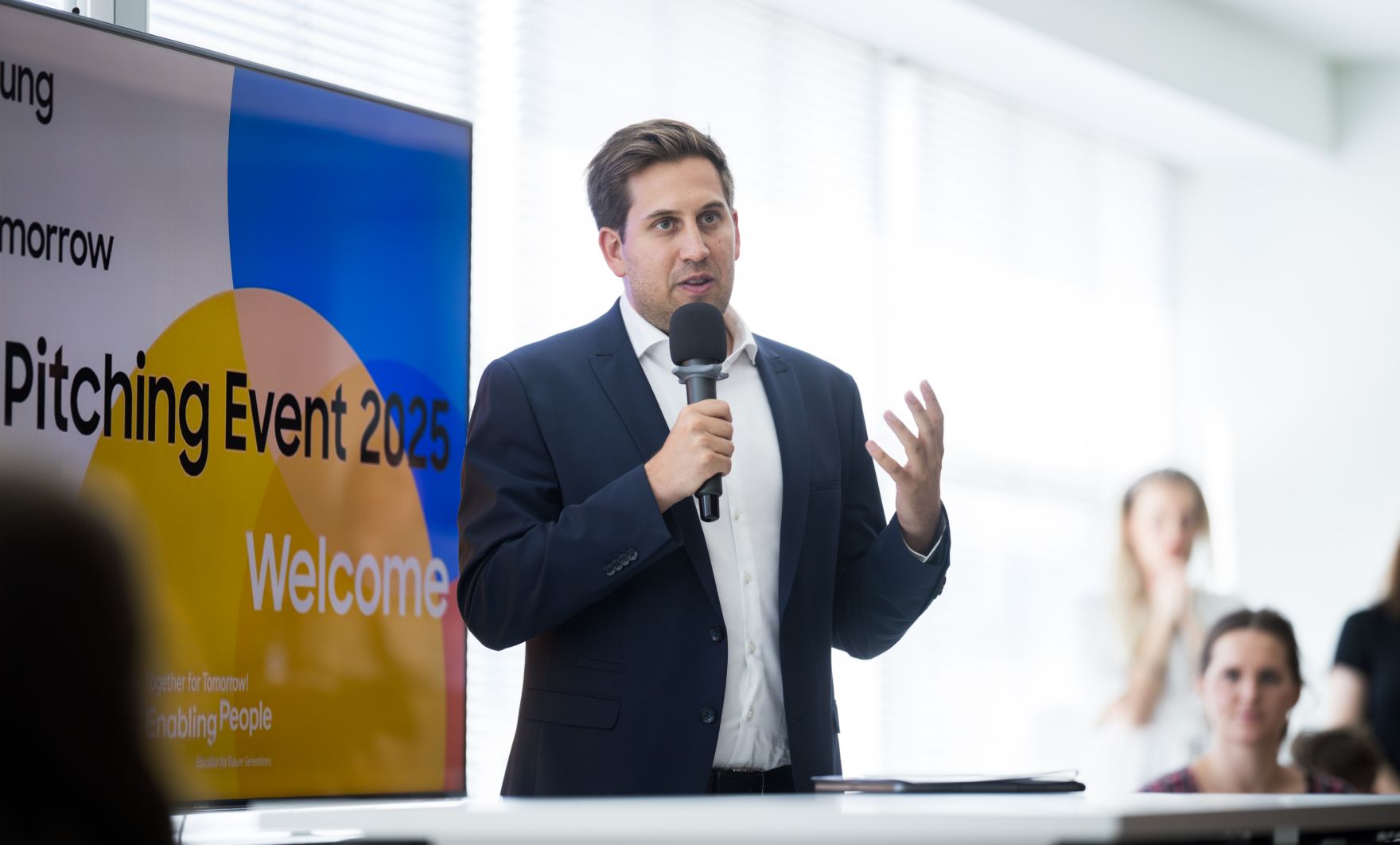 Am 24. Juni 2025 besuchte Staatssekret&auml;r Alexander Pr&ouml;ll (im Bild) die Samsung Electronics Austria GmbH in Wien.