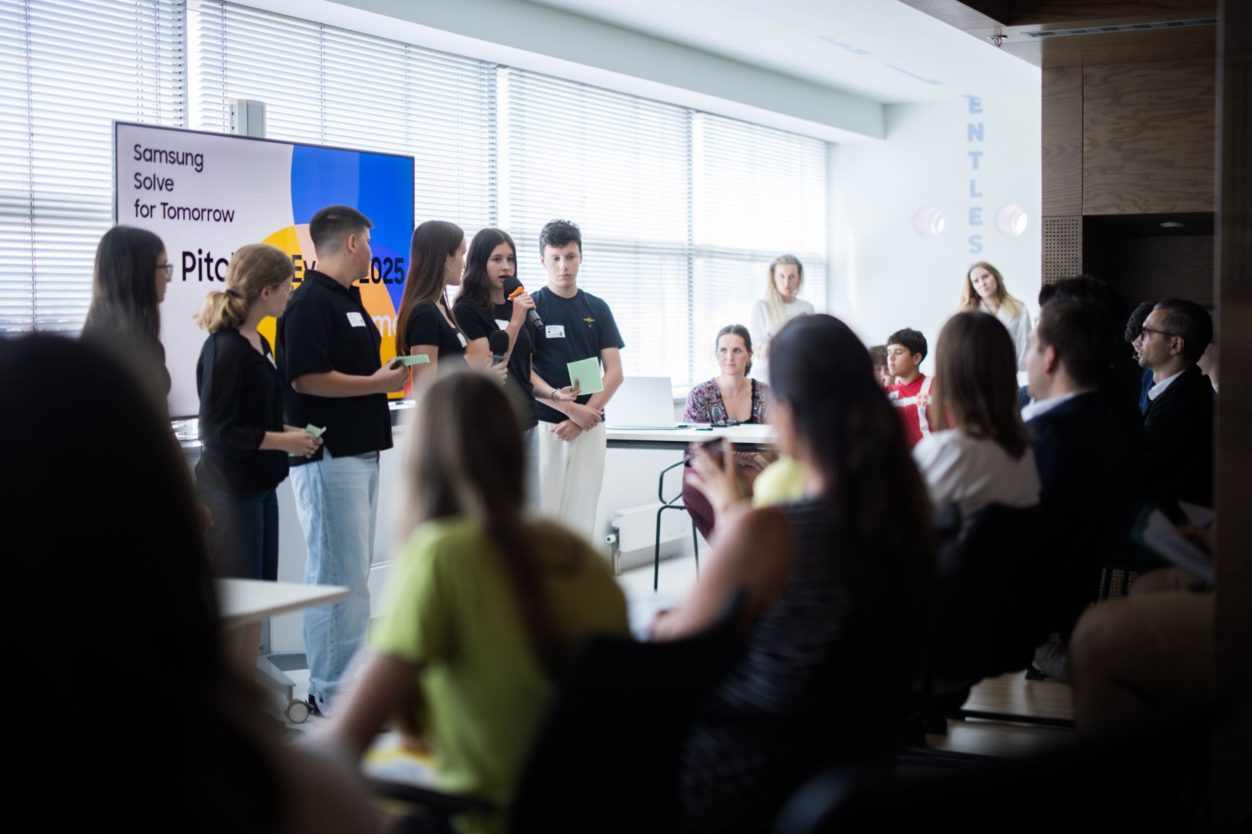 Am 24. Juni 2025 besuchte Staatssekret&auml;r Alexander Pr&ouml;ll die Samsung Electronics Austria GmbH in Wien.