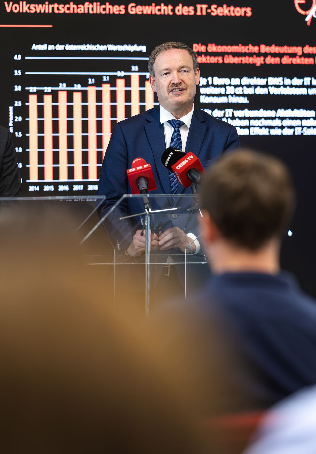 Am 30. Juni 2025 fand eine Pressekonferenz zum Thema &bdquo;Microsoft er&ouml;ffnet Rechenzentrumsregion in &Ouml;sterreich&ldquo; statt. Im Bild Staatssekret&auml;r Alexander Pr&ouml;ll, Hermann Erlach, General Manager von Microsoft &Ouml;sterreich und Florian Slezak (im Bild), Cloud Region Lead bei Microsoft &Ouml;sterreich.