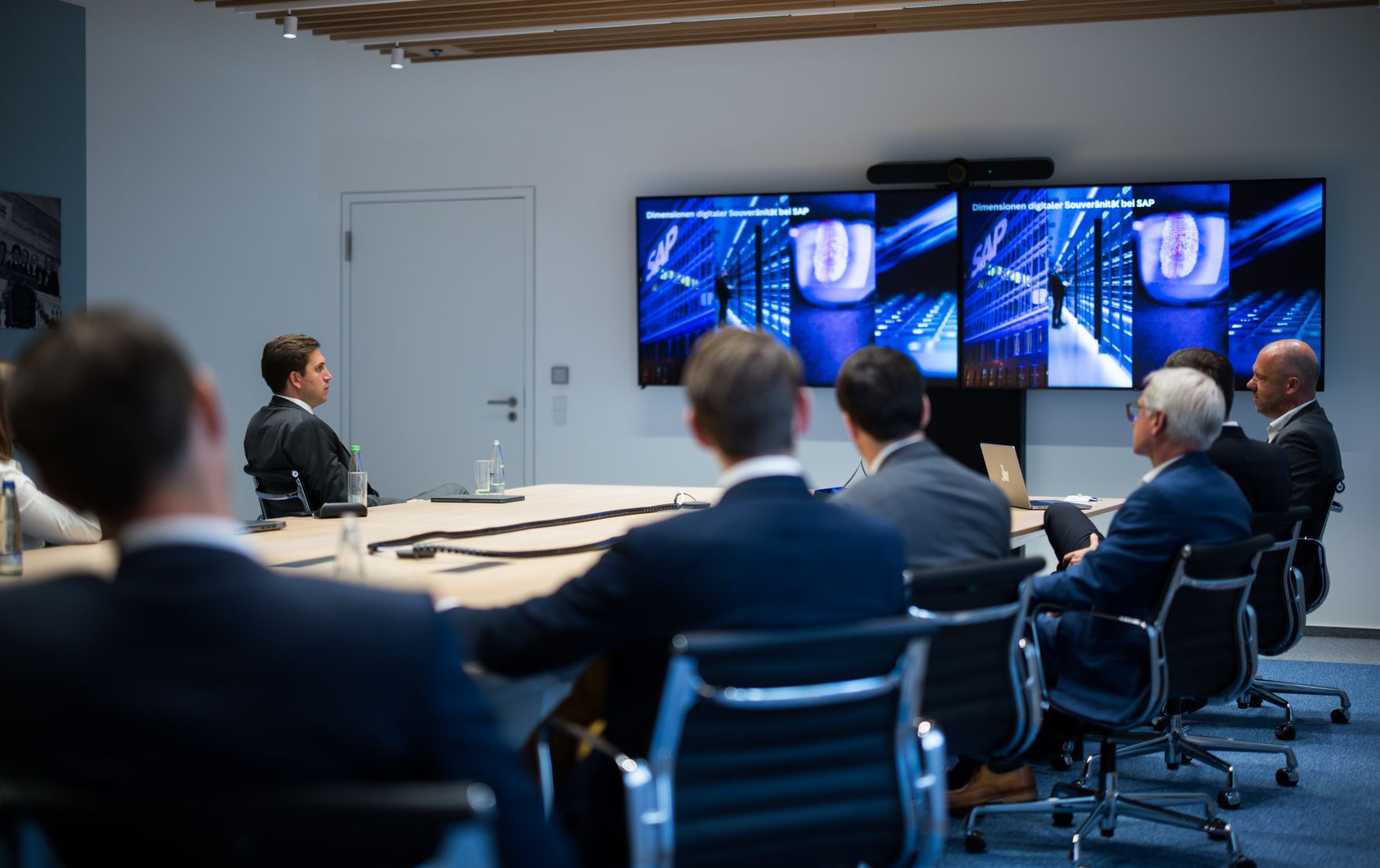 Am 1. Juli 2025 reiste Staatssekret&auml;r Alexander Pr&ouml;ll (im Bild) zu einem Arbeitsbesuch nach Deutschland. Im Bild beim Besuch des Softwareherstellers SAP Deutschland SE &amp; Co. KG.