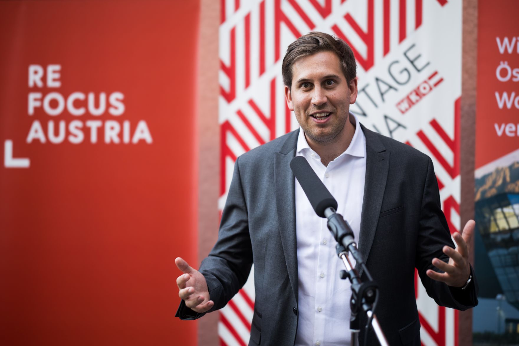 Am 1. Juli 2025 reiste Staatssekret&auml;r Alexander Pr&ouml;ll zu einem Arbeitsbesuch nach Deutschland. Im Bild beim Late Night Talk der WKO Aussenwirtschaft Austria.