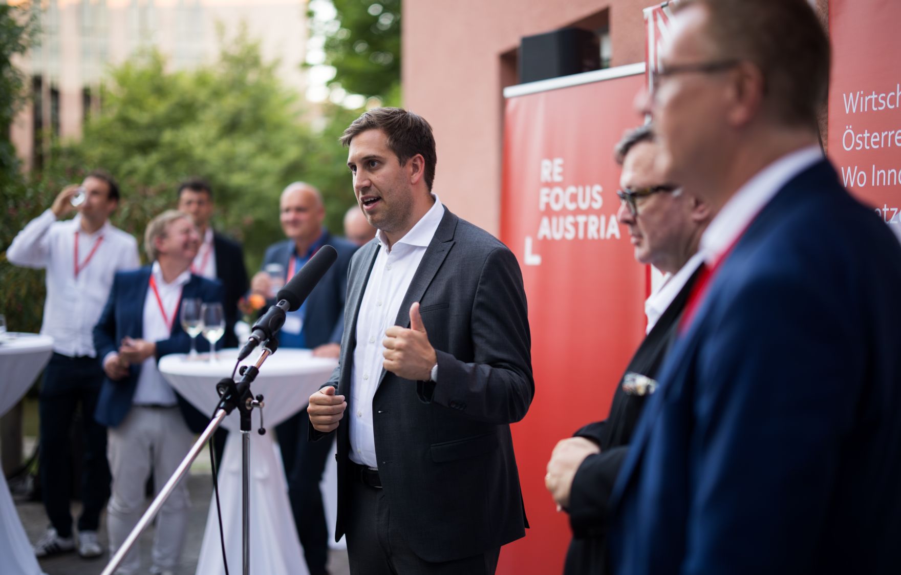 Am 1. Juli 2025 reiste Staatssekret&auml;r Alexander Pr&ouml;ll zu einem Arbeitsbesuch nach Deutschland. Im Bild beim Late Night Talk der WKO Aussenwirtschaft Austria.