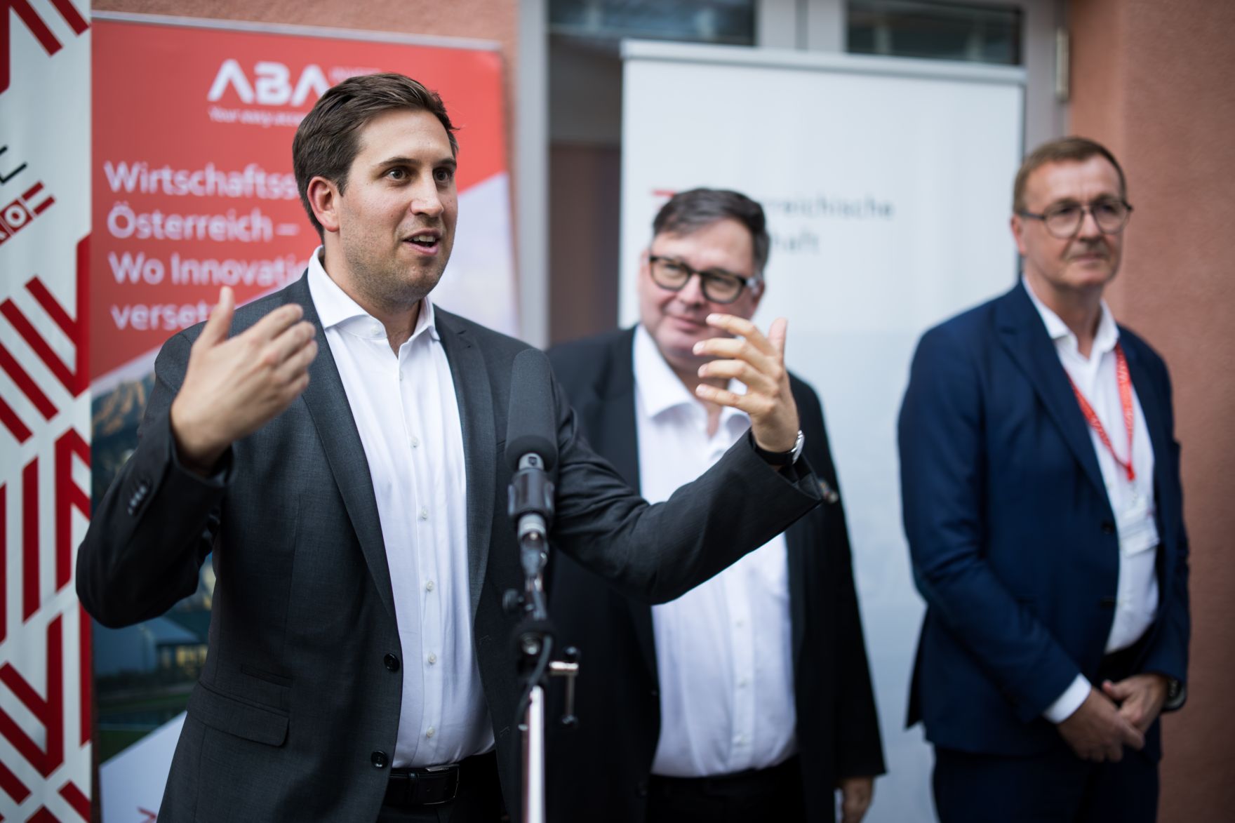 Am 1. Juli 2025 reiste Staatssekret&auml;r Alexander Pr&ouml;ll zu einem Arbeitsbesuch nach Deutschland. Im Bild beim Late Night Talk der WKO Aussenwirtschaft Austria.