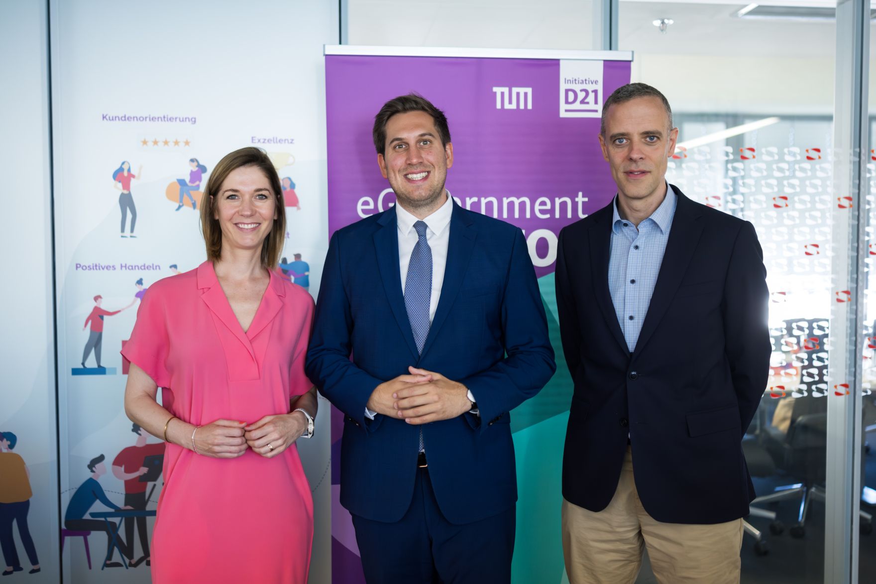 Am 1. Juli 2025 reiste Staatssekret&auml;r Alexander Pr&ouml;ll (m.) zu einem Arbeitsbesuch nach Deutschland. Im Bild mit Lena-Sophie M&uuml;ller (l.), CEO der Initiative D21 und Staatssekret&auml;r im Bundesministerium f&uuml;r Digitales und Staatsmodernisierung Markus Richter (r.)