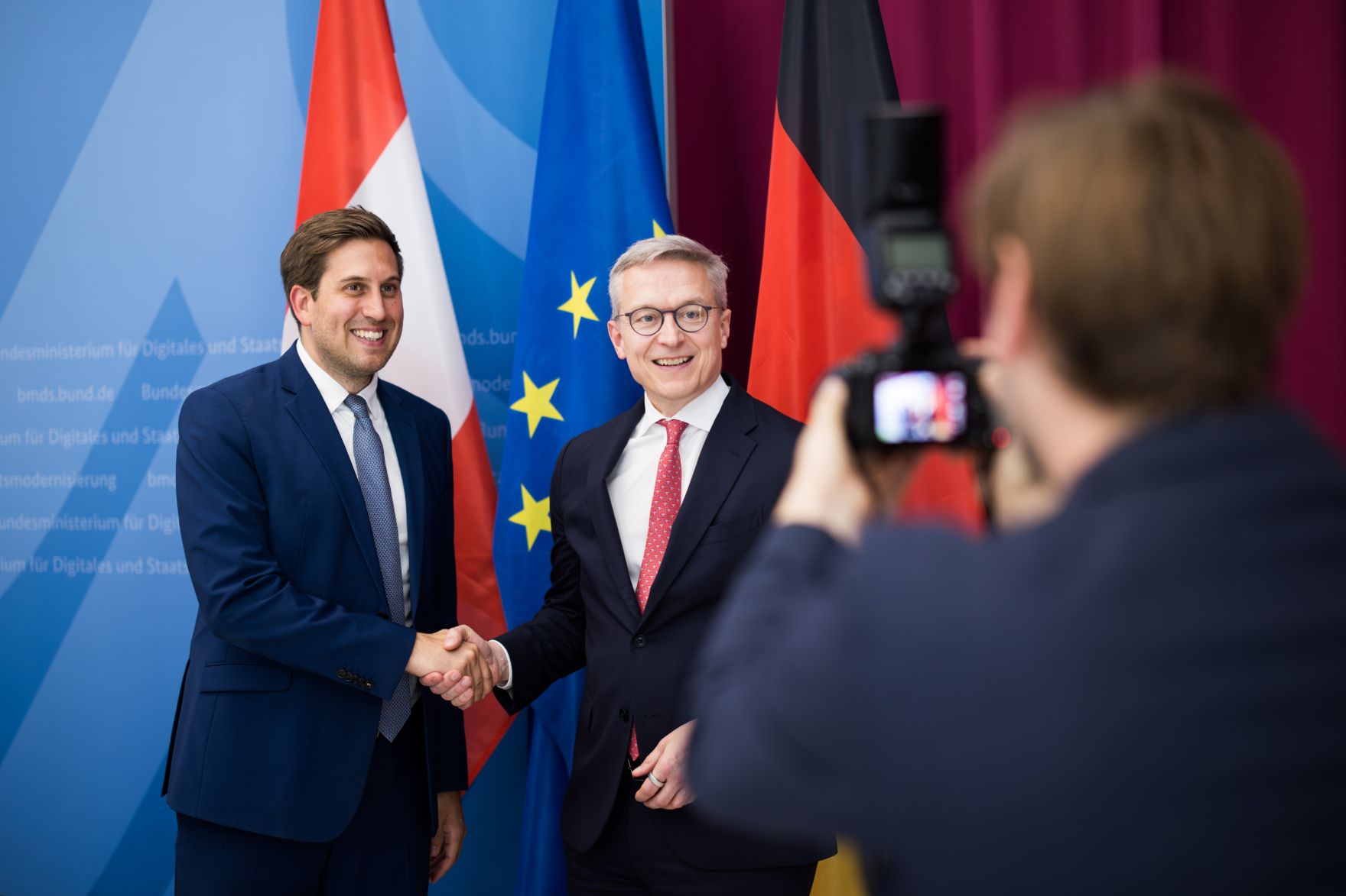 Am 1. Juli 2025 reiste Staatssekret&auml;r Alexander Pr&ouml;ll (l.) zu einem Arbeitsbesuch nach Deutschland. Im Bild mit Karsten Wildberger, Bundesminister f&uuml;r Digitales und Staatsmodernisierung (r.).
