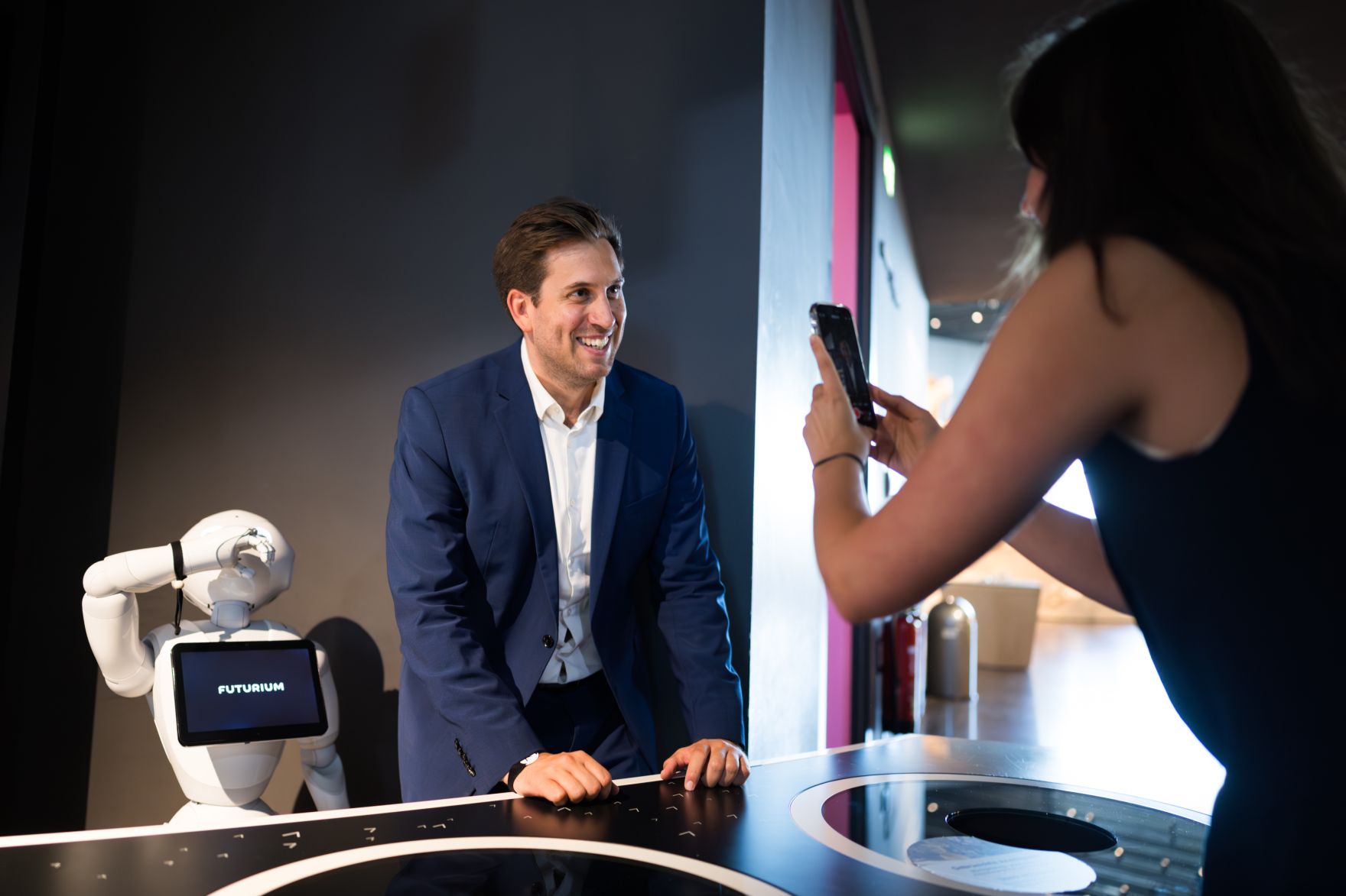 Am 1. Juli 2025 reiste Staatssekret&auml;r Alexander Pr&ouml;ll zu einem Arbeitsbesuch nach Deutschland. Im Bild beim Besuch des Futurium Museums.