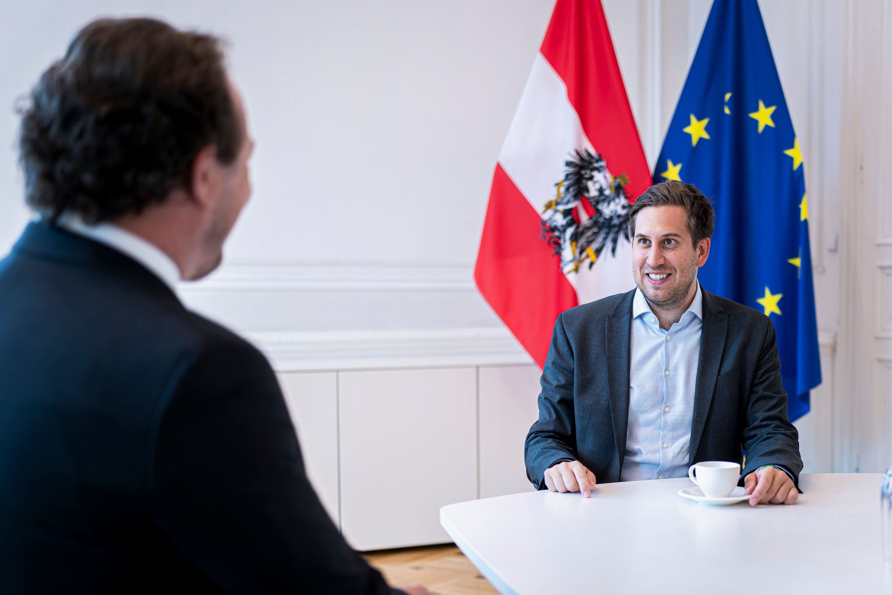 Am 8. Juli 2025 empfing Staatssekret&auml;r Alexander Pr&ouml;ll (r.) den OMV Vizepr&auml;sident f&uuml;r internationale Beziehungen, Gilbert Rukschcio (l.) zu einem Arbeitsgespr&auml;ch.