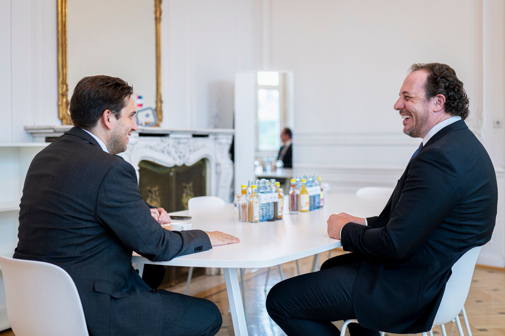 Am 8. Juli 2025 empfing Staatssekret&auml;r Alexander Pr&ouml;ll (l.) den OMV Vizepr&auml;sident f&uuml;r internationale Beziehungen, Gilbert Rukschcio (r.) zu einem Arbeitsgespr&auml;ch.