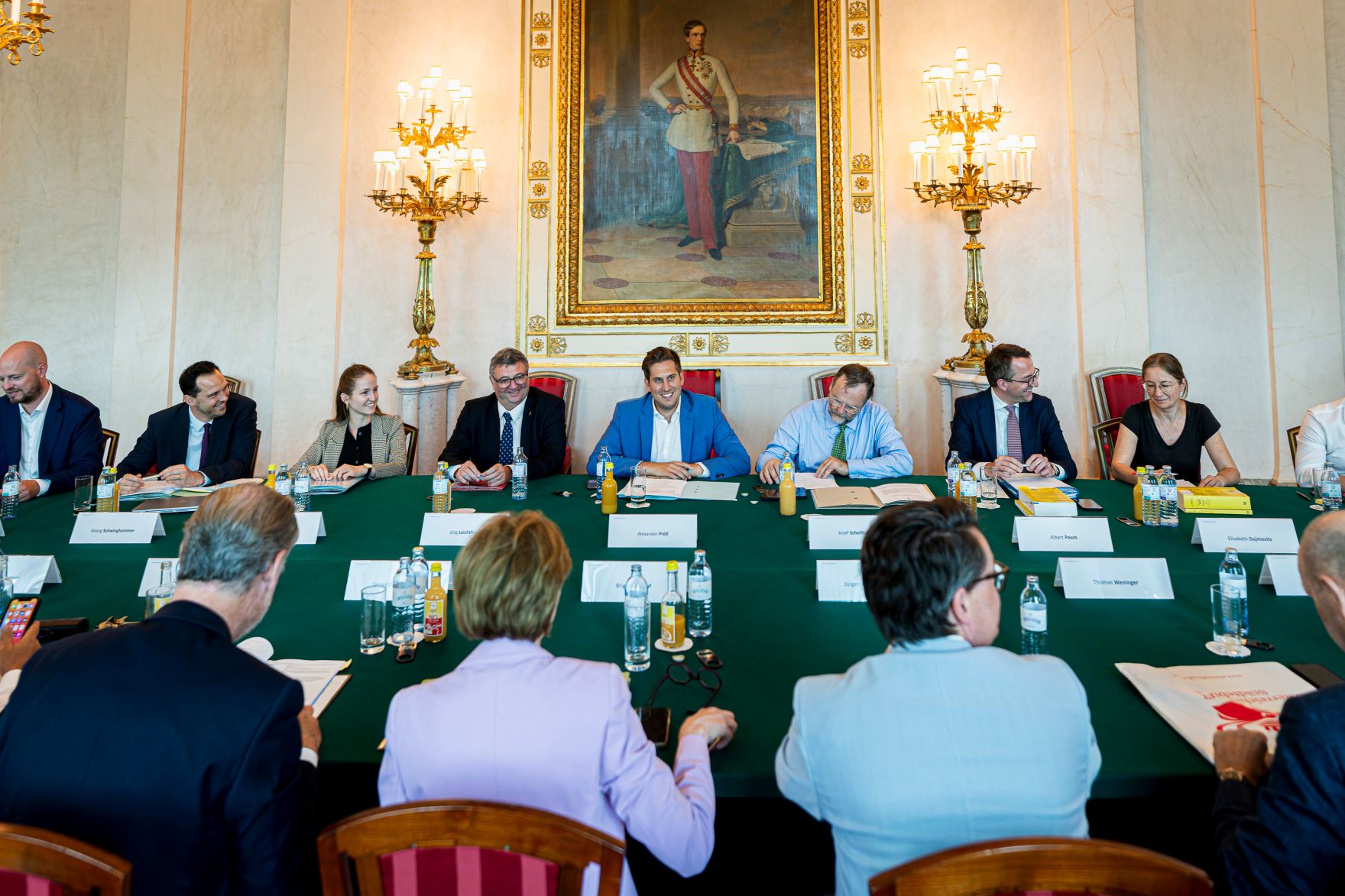 Am 21. Juli 2025 nahm Staatssekret&auml;r Alexander Pr&ouml;ll (m.) mit Staatssekret&auml;r J&ouml;rg Leichtfried (m.l.) und Staatssekret&auml;r Josef Schellhorn (m.r.) am ersten Reformpartnerschaftstreffen teil.