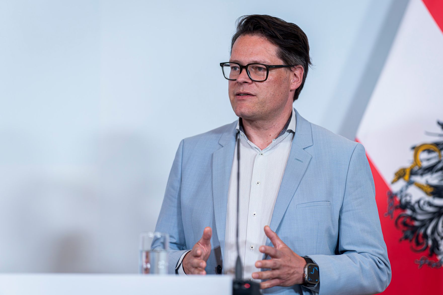 Am 21. Juli 2025 nahm Staatssekret&auml;r Alexander Pr&ouml;ll mit Staatssekret&auml;r J&ouml;rg Leichtfried und Staatssekret&auml;r Josef Schellhorn am ersten Reformpartnerschaftstreffen teil. Im Bild mit Stadtrat J&uuml;rgen Czernohorszky.