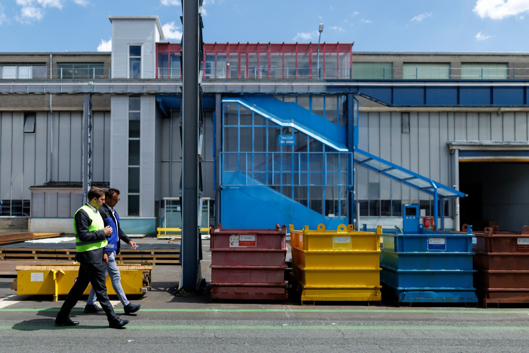 Am 30. Juli 2025 besuchte Staatssekret&auml;r Alexander Pr&ouml;ll (l.) im Rahmen der ID-Austria Servicetour in der Steiermark die Andritz AG bei Graz.