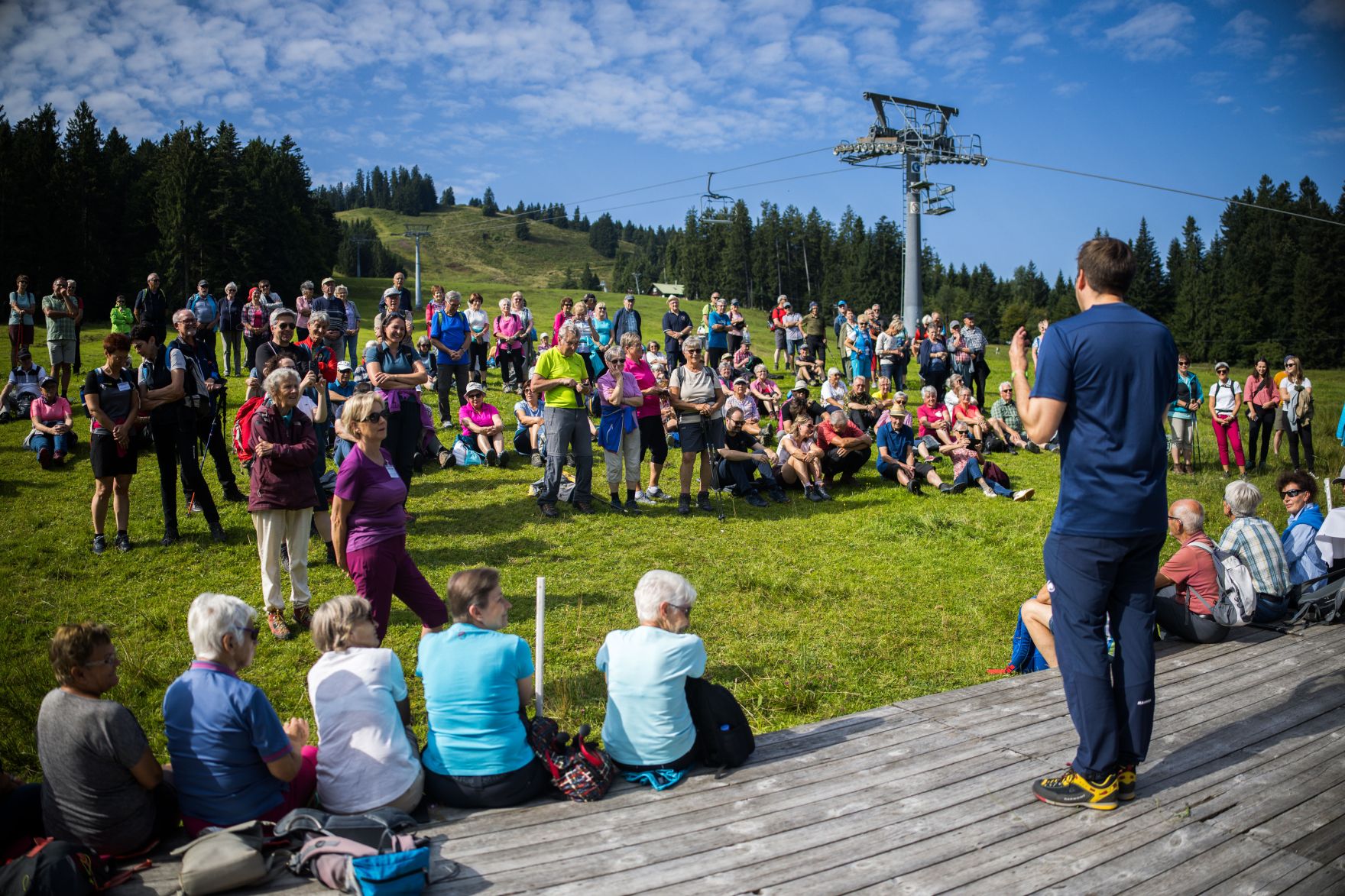 Am 7. August 2025 nahm Staatssekret&auml;r Alexander Pr&ouml;ll (r.) im Rahmen der ID-Austria Servicetour in Vorarlberg an einem Seniorenwandertag im Bregenzerwald teil.