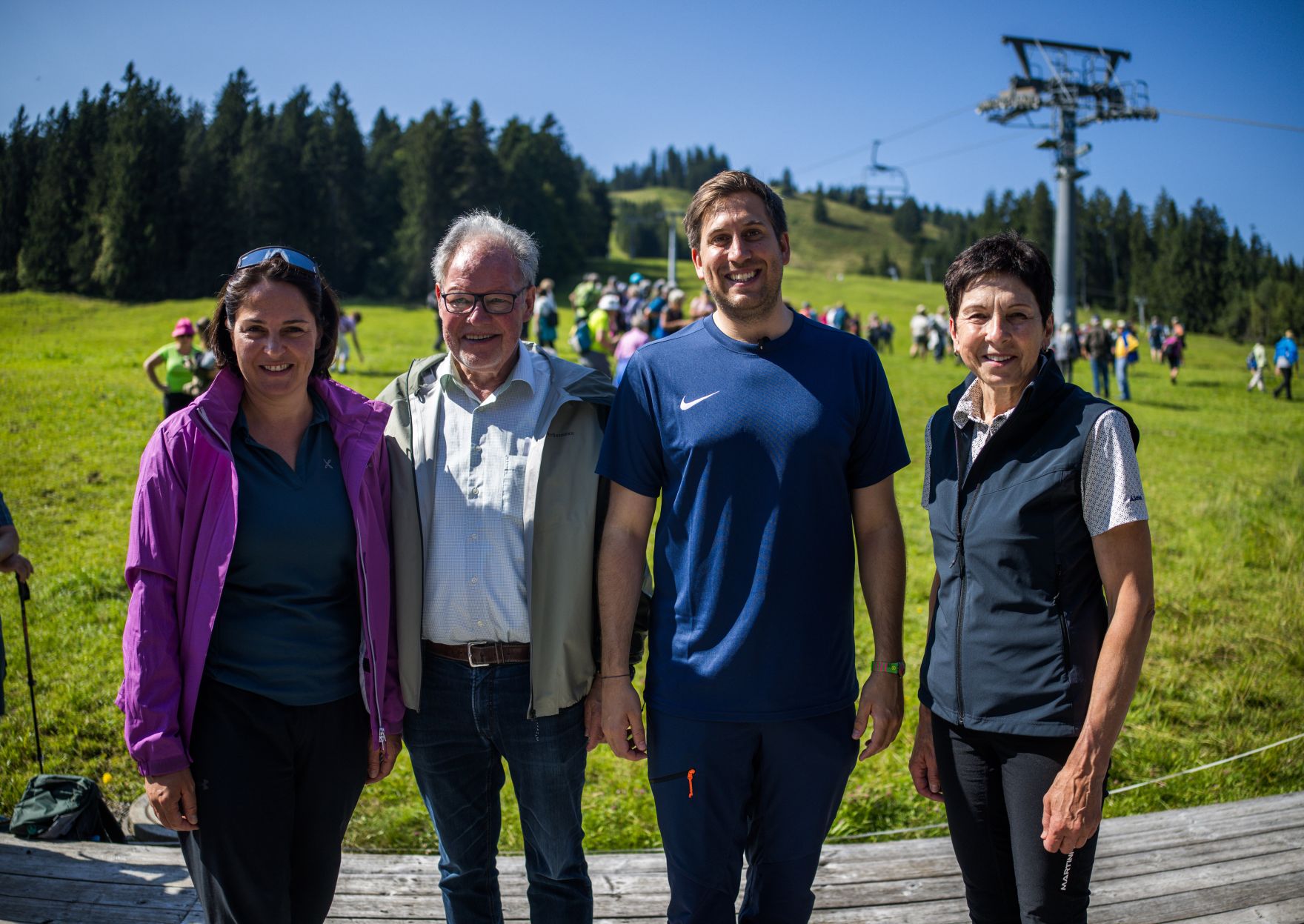 Am 7. August 2025 nahm Staatssekret&auml;r Alexander Pr&ouml;ll (2.v.r.) im Rahmen der ID-Austria Servicetour in Vorarlberg an einem Seniorenwandertag im Bregenzerwald teil.