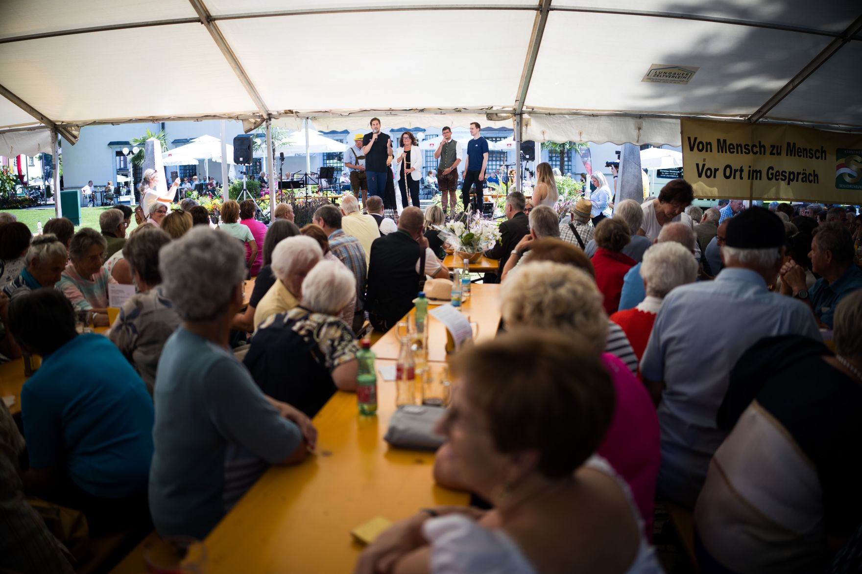 Am 8. August 2025 besuchte Staatssekret&auml;r Alexander Pr&ouml;ll (m.l.) im Rahmen der ID-Austria Servicetour in K&auml;rnten einen Seniorenwandertag in Spittal an der Drau.