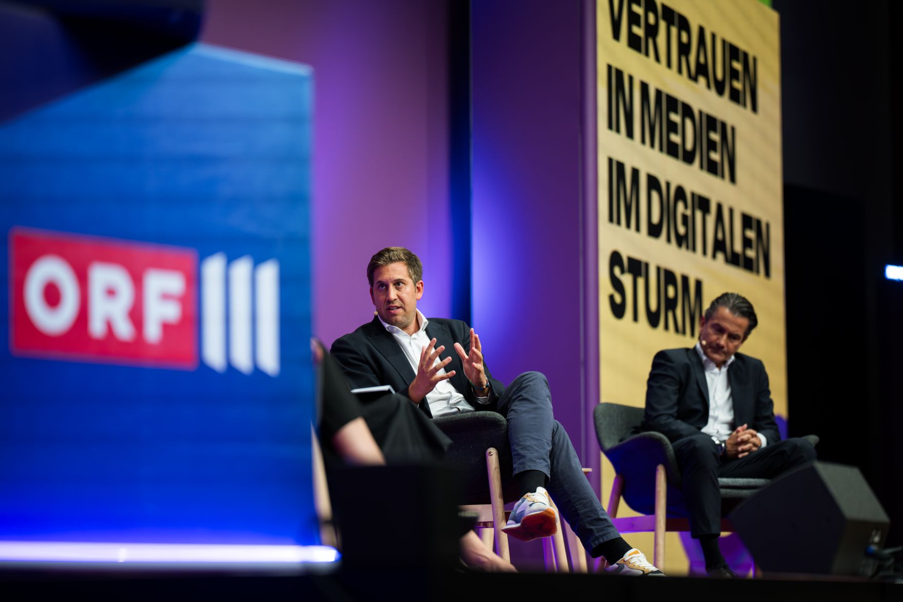 Am 28. August 2025 nahm Staatssekret&auml;r Alexander Pr&ouml;ll (l.) am mehrt&auml;gigen Forum Alpbach teil. Im Bild mit Generaldirektor des ORF Roland Wei&szlig;mann (r.).