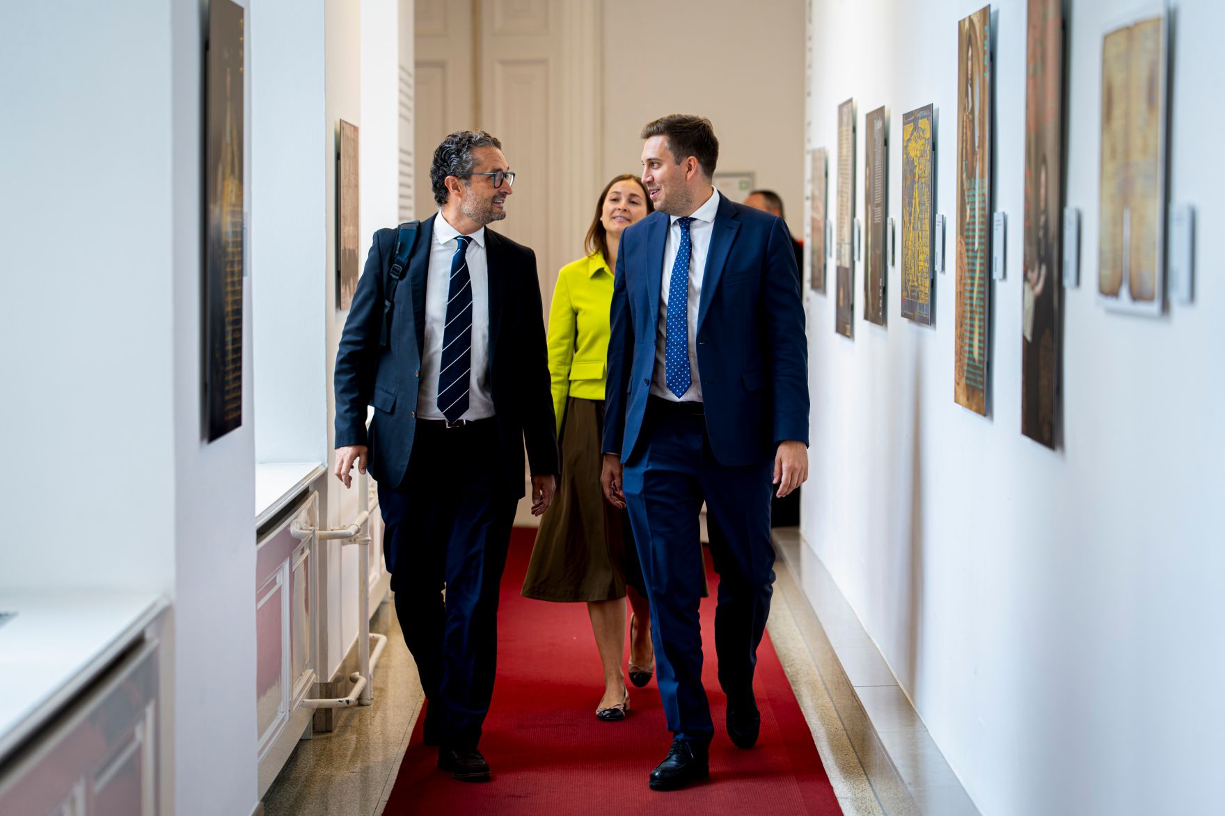 Am 12. September 2025 lud Staatssekret&auml;r Alexander Pr&ouml;ll (r.) Digitalisierungsministerinnen und Minister zum Arbeitstreffen anl&auml;sslich des Gipfel zur Digitalen Souver&auml;nit&auml;t. Im Bild beim Empfang des portugiesischen Staatssekret&auml;rs Bernardo Correia (l.).