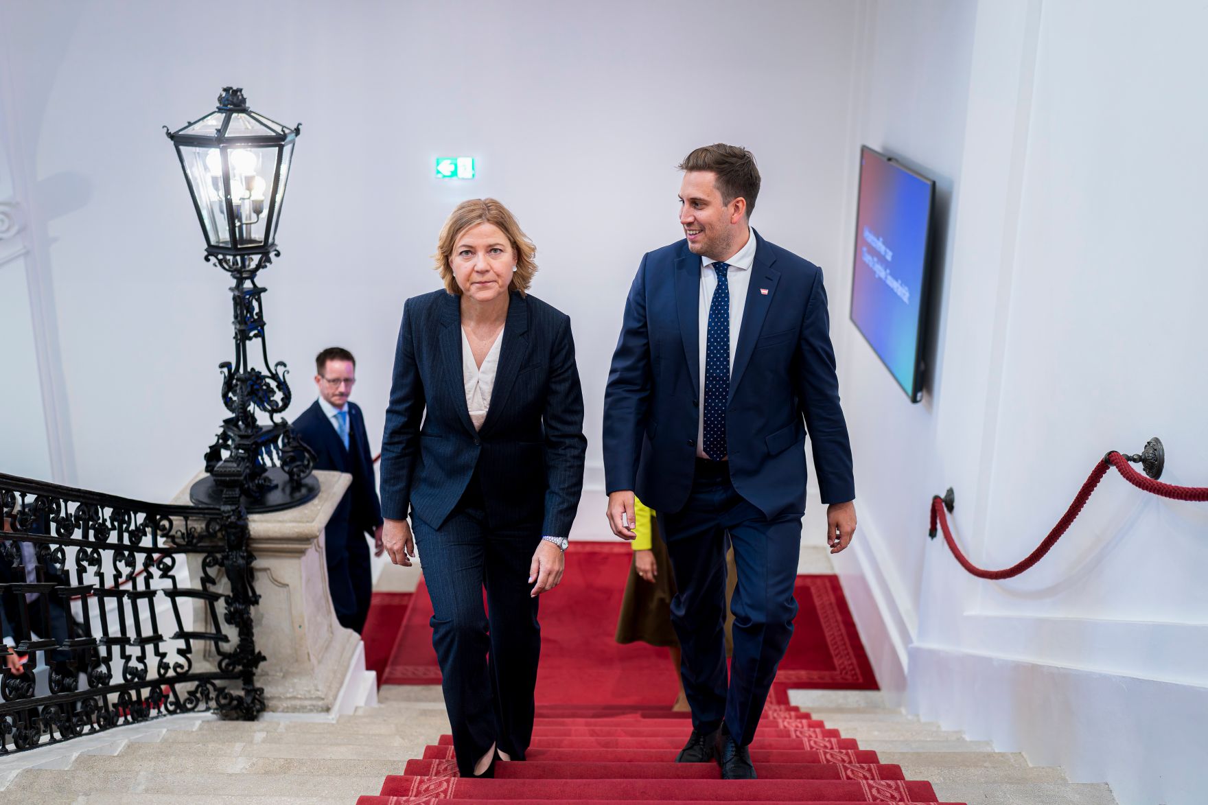 Am 12. September 2025 lud Staatssekret&auml;r Alexander Pr&ouml;ll (r.) Digitalisierungsministerinnen und Minister zum Arbeitstreffen anl&auml;sslich des Gipfel zur Digitalen Souver&auml;nit&auml;t. Im Bild beim Empfang der Exekutiv-Vizepr&auml;sidentin der Europ&auml;ischen Kommission Henna Virkkunen (m.).