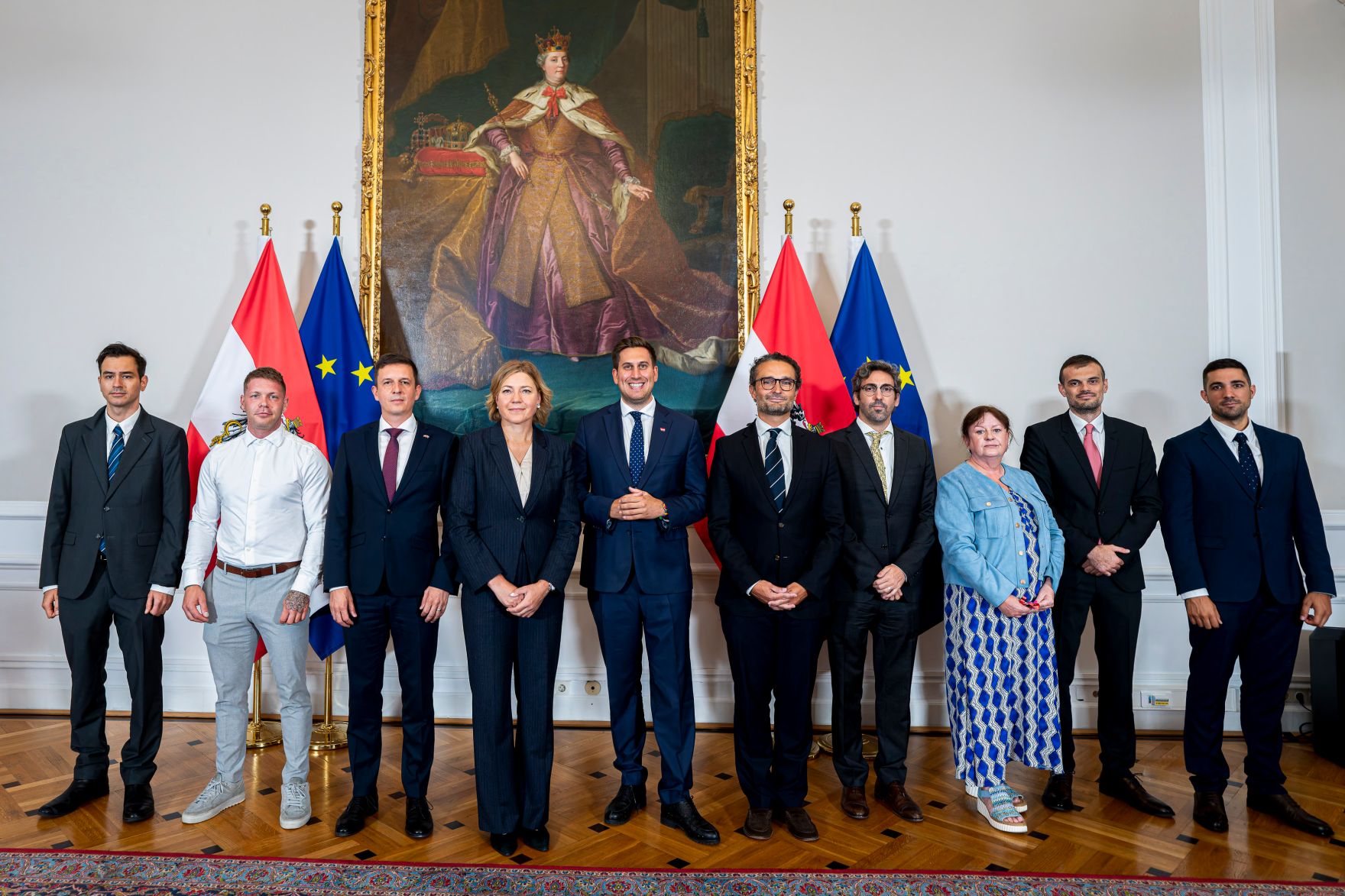 Am 12. September 2025 lud Staatssekret&auml;r Alexander Pr&ouml;ll (5.v.l.) Digitalisierungsministerinnen und Minister zum Arbeitstreffen anl&auml;sslich des Gipfel zur Digitalen Souver&auml;nit&auml;t. Im Bild mit der Exekutiv-Vizepr&auml;sidentin der Europ&auml;ischen Kommission Henna Virkkunen (4.v.l.), dem slowakischen Staatssekret&auml;r Radoslav Stefanek (3.v.l.) und dem portugiesischen Staatssekret&auml;r Bernardo Correia (6.v.l.).