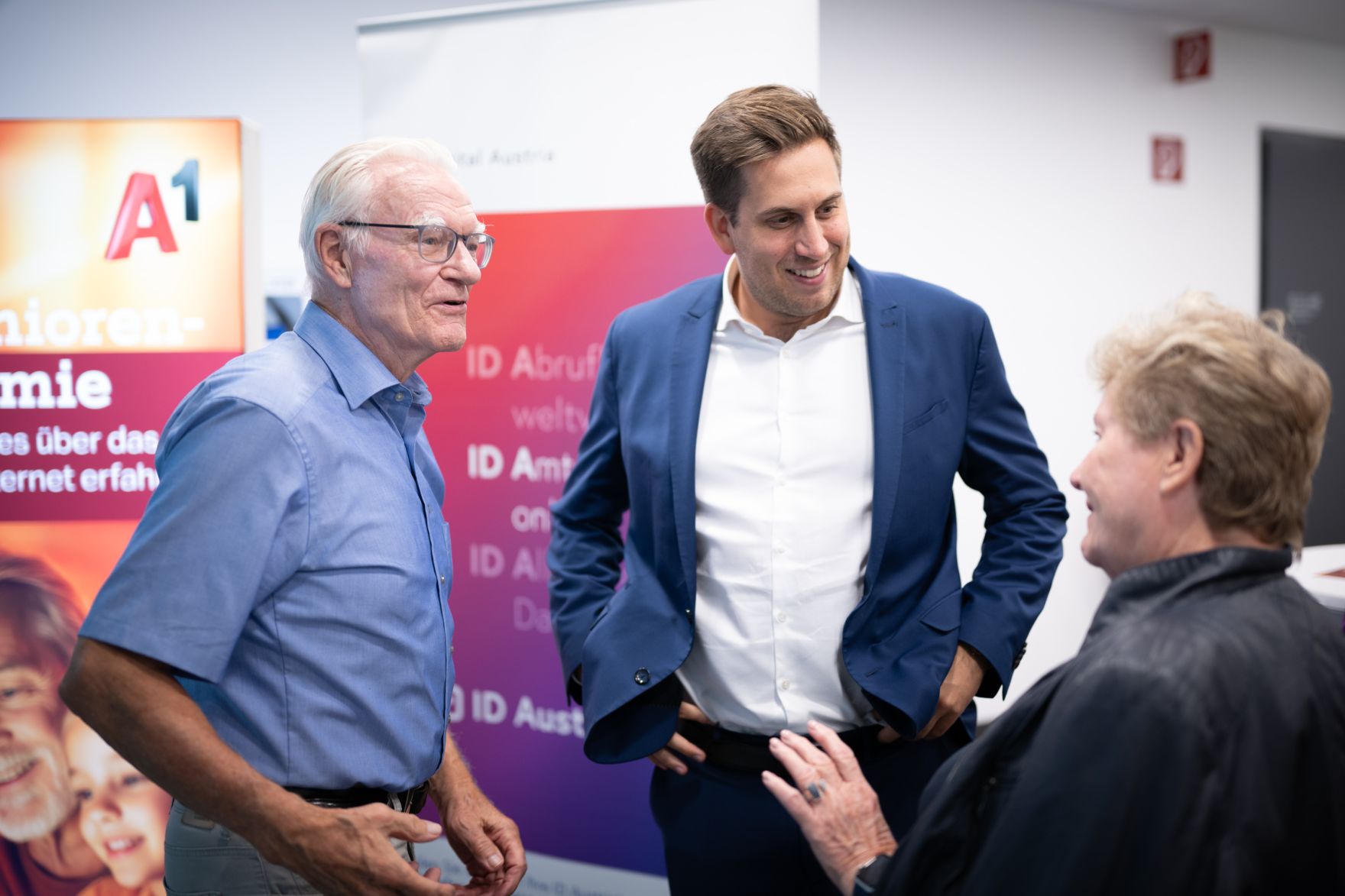 Am 17. September 2025 besuchte Staatssekret&auml;r Alexander Pr&ouml;ll (m.) die A1 Seniorenakademie.