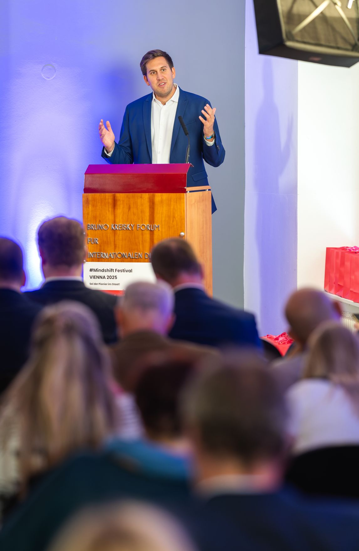 Am 2. Oktober 2025 besuchte Staatssekret&auml;r Alexander Pr&ouml;ll (im Bild) das Mindshift Festival Vienna 2025.