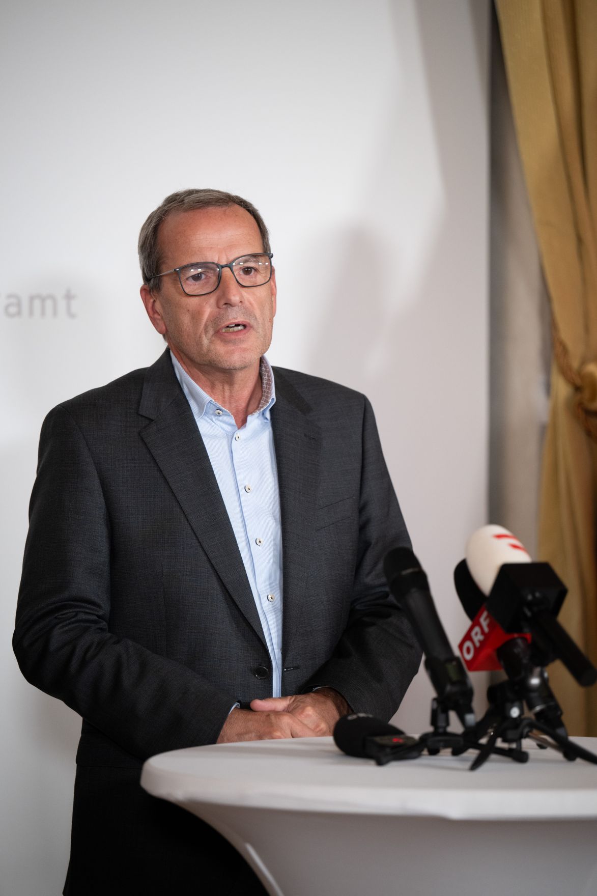 Am 7. Oktober 2025 nahm Staatssekret&auml;r Alexander Pr&ouml;ll gemeinsam mit Bundesminister Markus Marterbauer und Vertretern der Gewerkschaft am Doorstep nach den Gehaltsverhandlungsgespr&auml;chen teil.