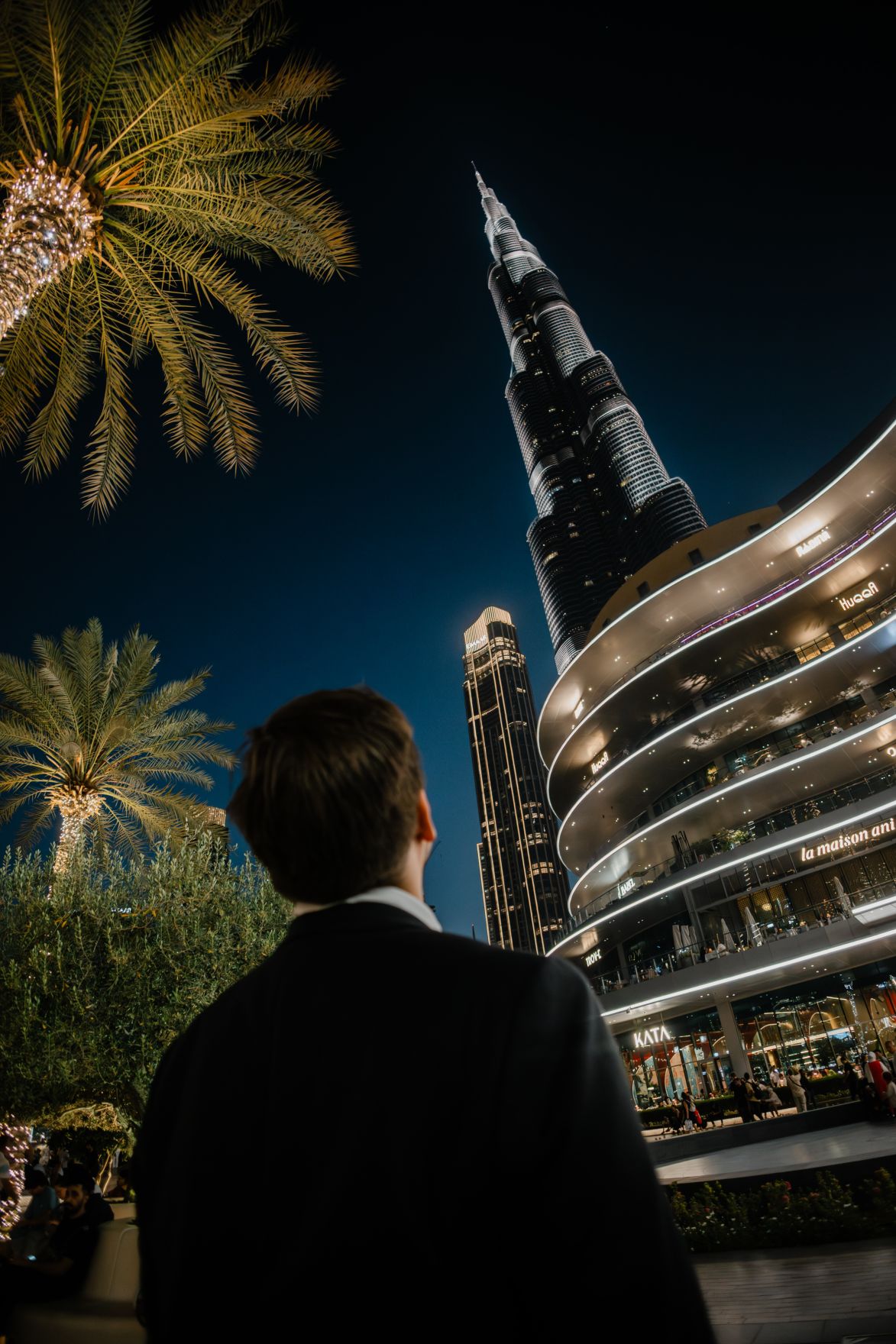 Am 9. Oktober 2025 reiste Staatssekret&auml;r Alexander Pr&ouml;ll (im Bild) zu einem mehrt&auml;gigen Arbeitsbesuch nach Abu Dhabi. Im Bild beim Besuch des Burj Khalifa in Dubai.