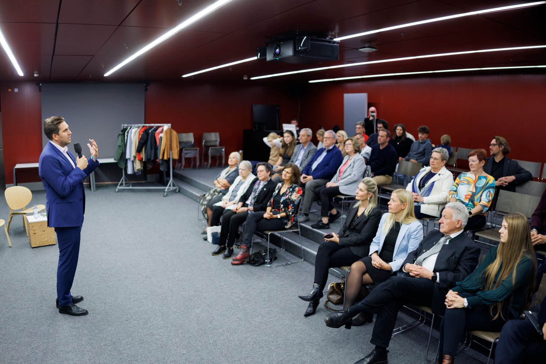 Am 17. Oktober 2025 nahm Staatssekret&auml;r Alexander Pr&ouml;ll (l.) an einer Podiumsdiskussion beim Ars Electronica teil.